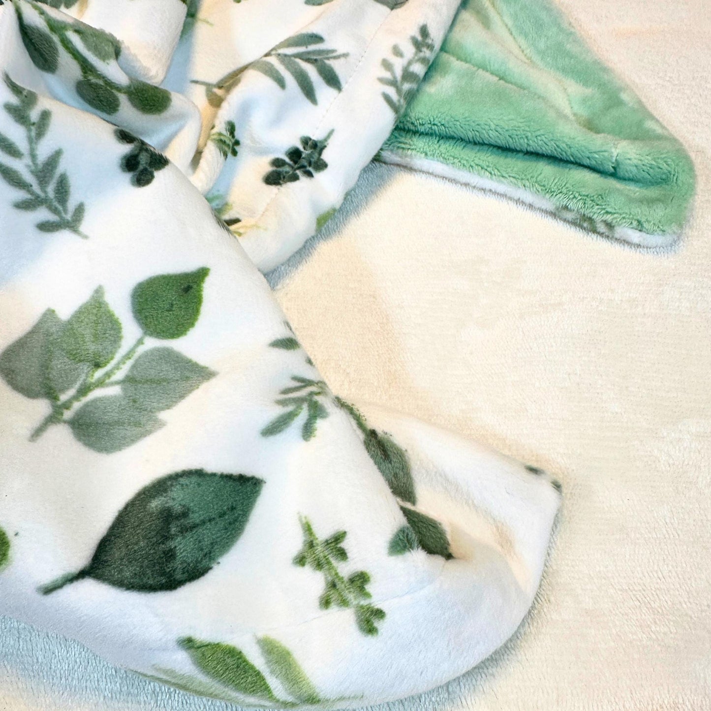 Dreamy Minky Baby Blanket in Green & White- Ideal for Infants - Cozy Nursery Essential, Gender-neutral minky baby blanket for newborns