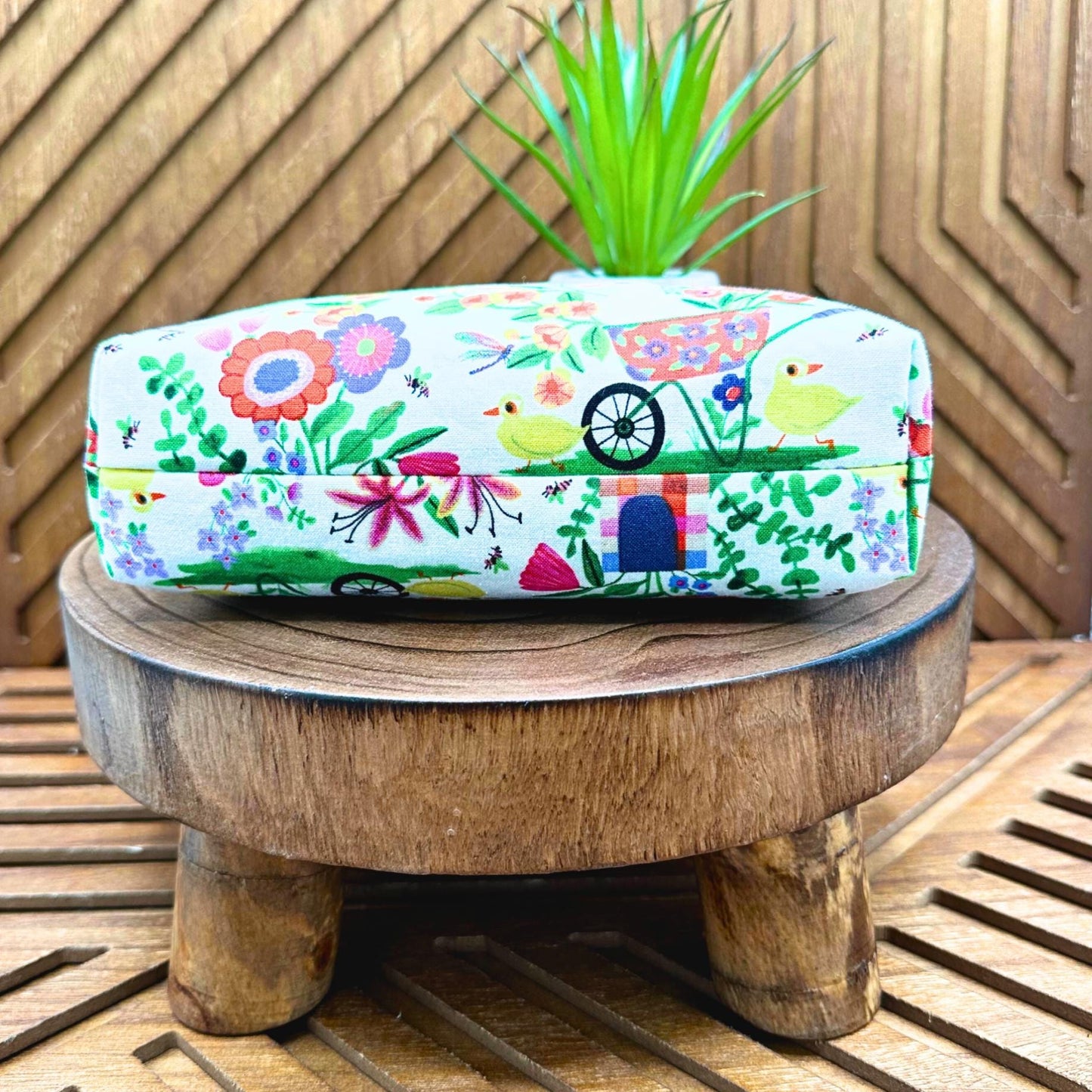Adorable Farmyard Makeup Bag: Travel, Organize & Shine!