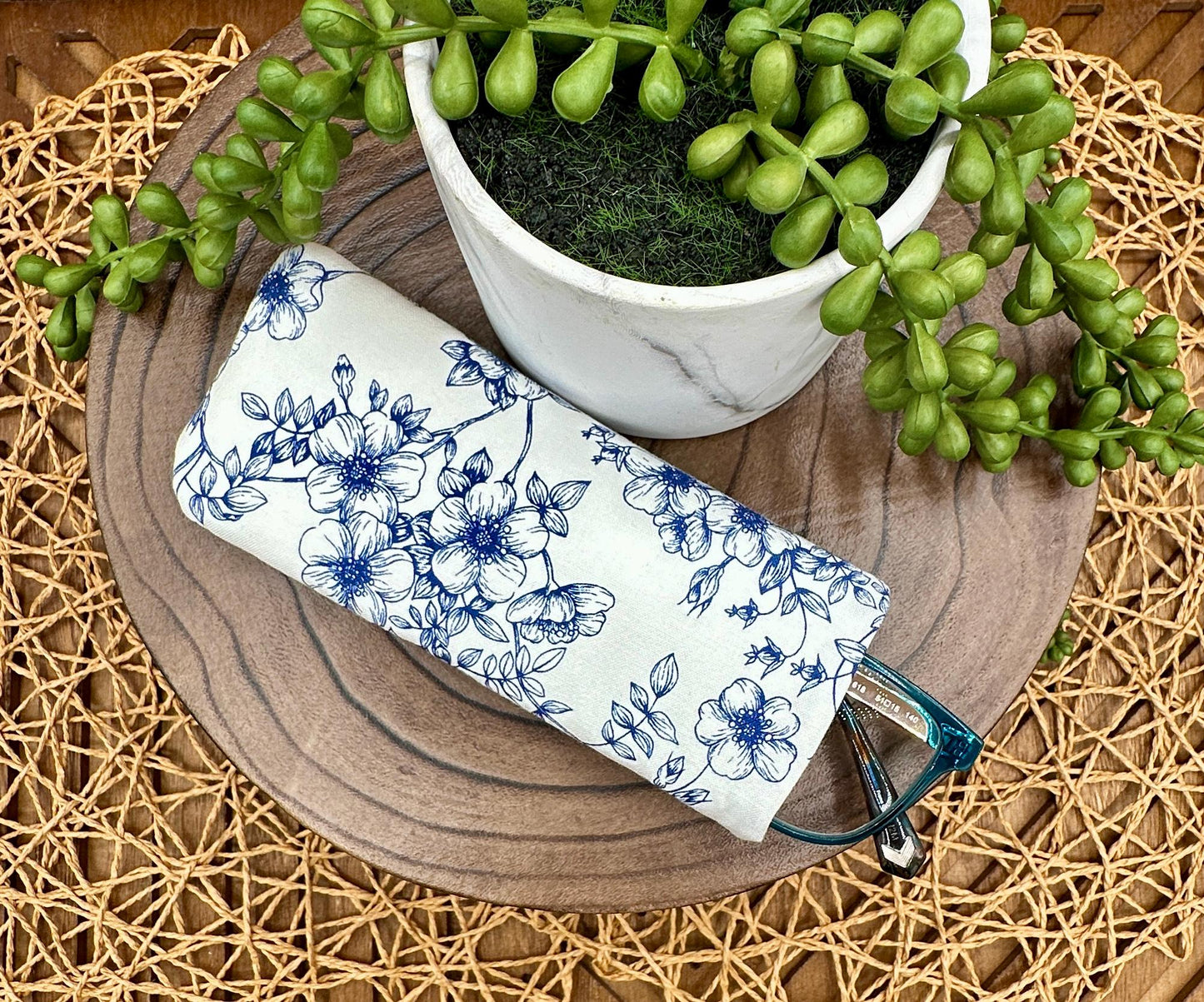 Kindle Basic 11th Generation Sleeve & Glasses Case Gift Set β Elegant Navy Blue Floral Design, foam padded protection