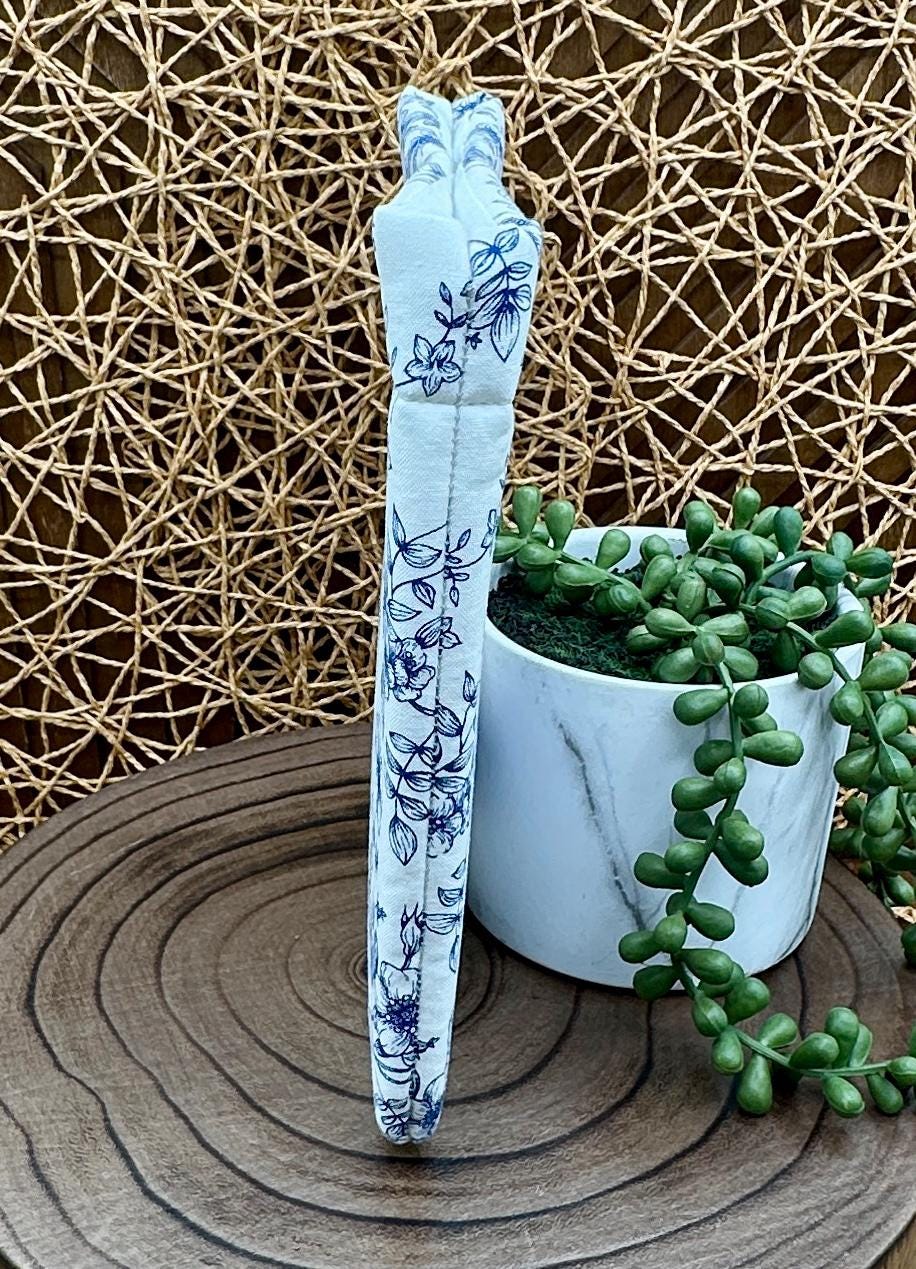 Kindle Basic 11th Generation Sleeve & Glasses Case Gift Set β Elegant Navy Blue Floral Design, foam padded protection