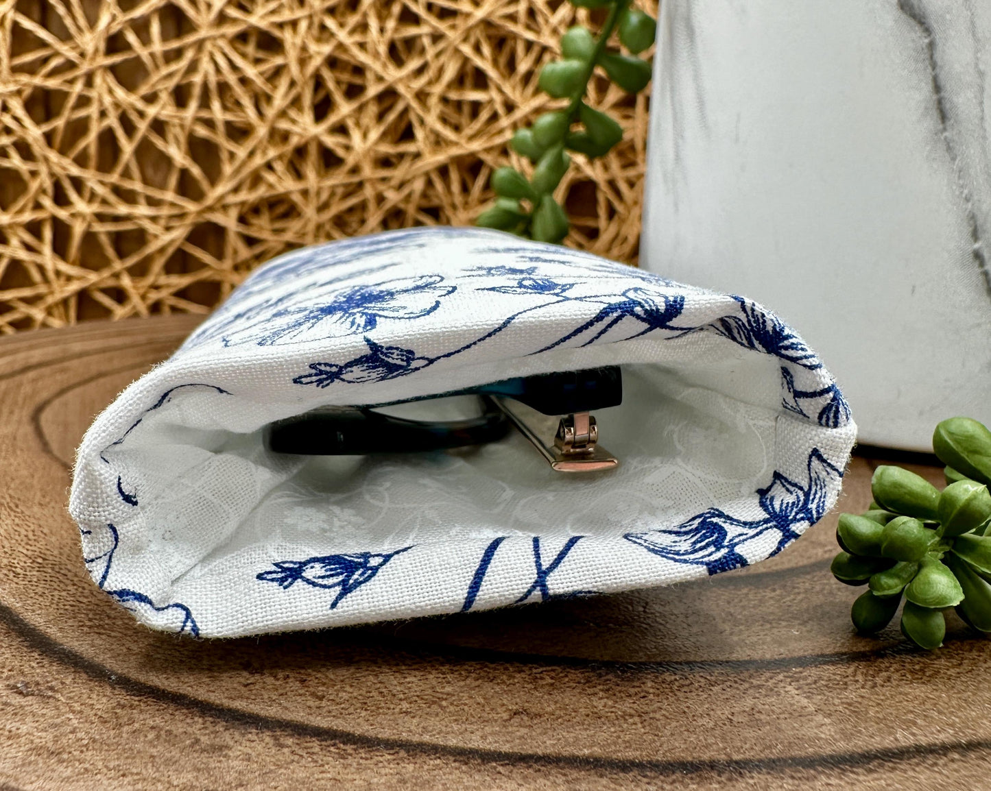Kindle Basic 11th Generation Sleeve & Glasses Case Gift Set β Elegant Navy Blue Floral Design, foam padded protection