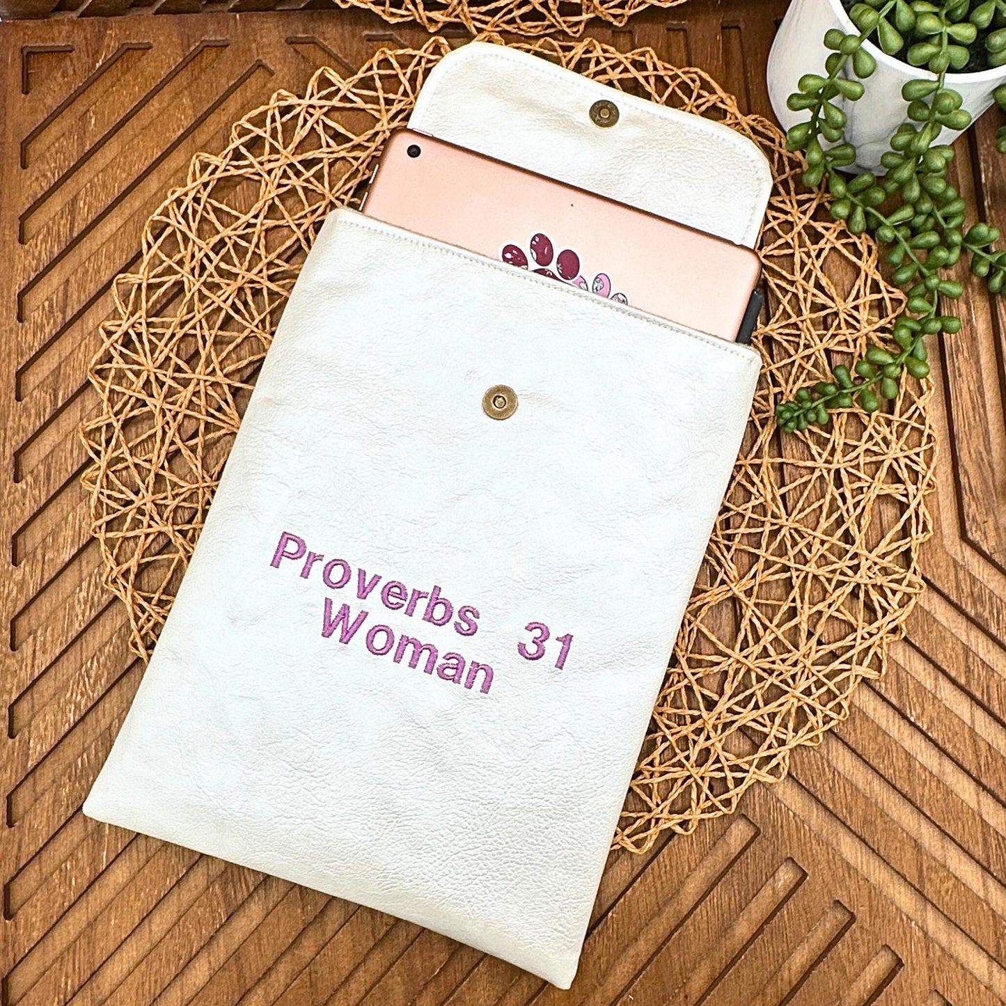 IPAD Sleeve - White Faux Leather IPad Sleeve - Stylish Tablet Case & Gift Idea