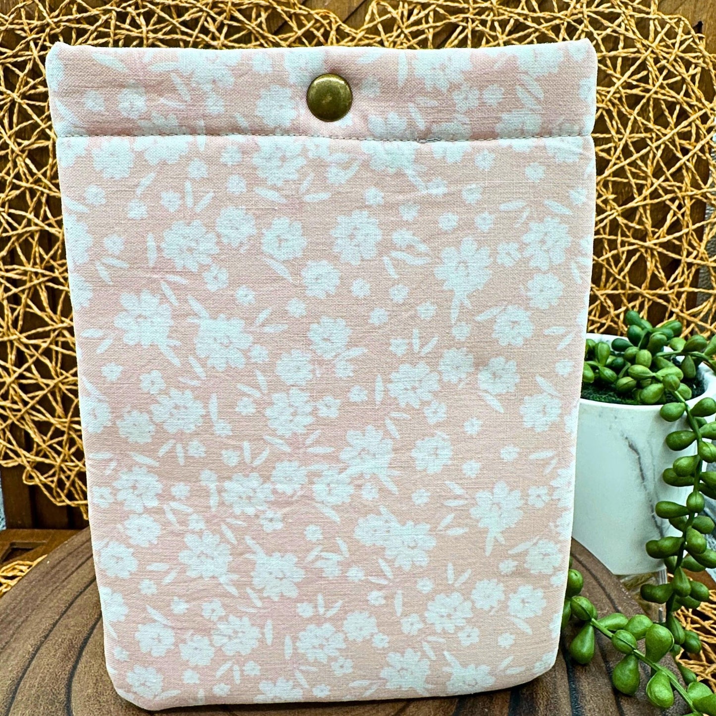 Personalized Kindle Paperwhite Sleeve –Soft Pink Floral Foam Padded Protective kindle case, Feminine E-Reader Pouch
