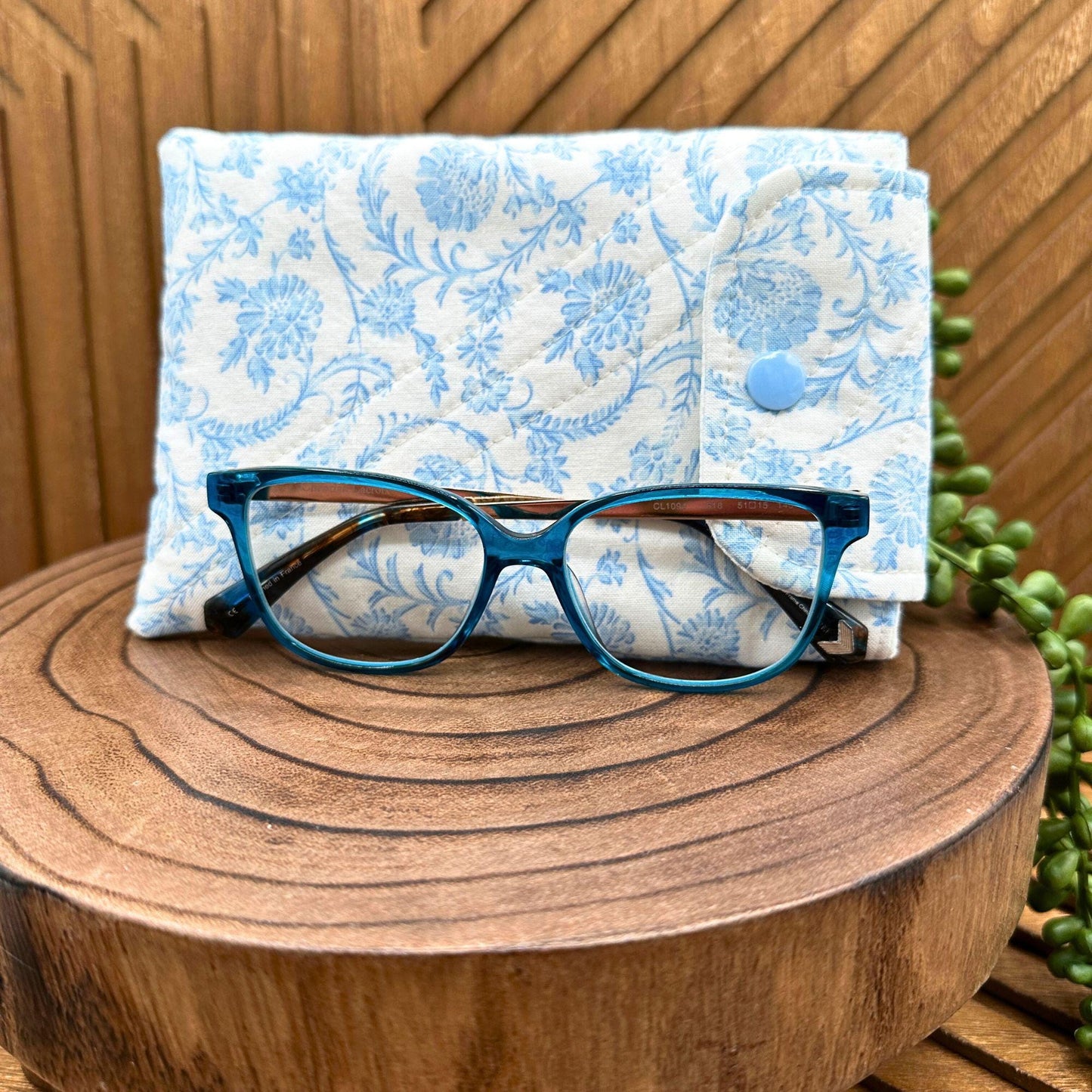 Kindle Basic Sleeve - Elegant Antique Print Tablet Case - Multi-Functional Pouch for Kindle & More