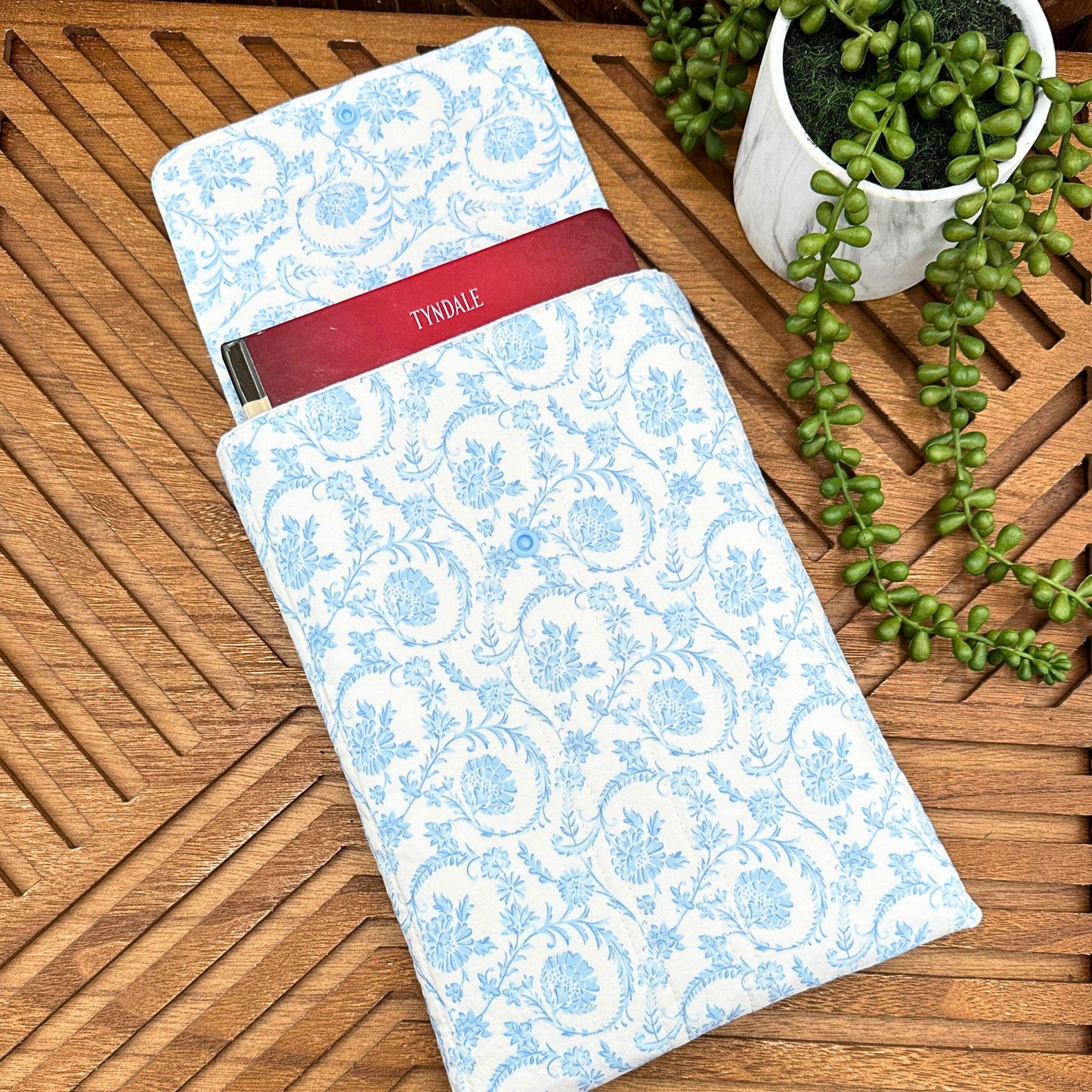 IPAD Sleeve - Vintage Blue Print IPad Sleeve - Stylish Tablet Case & Gift Idea