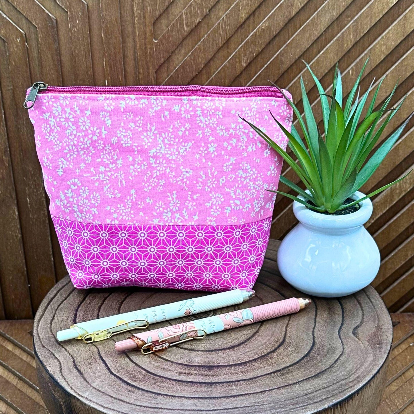Chic Boho Pink Scrappy Makeup Bag - Perfect for Accessories and Cosmetics