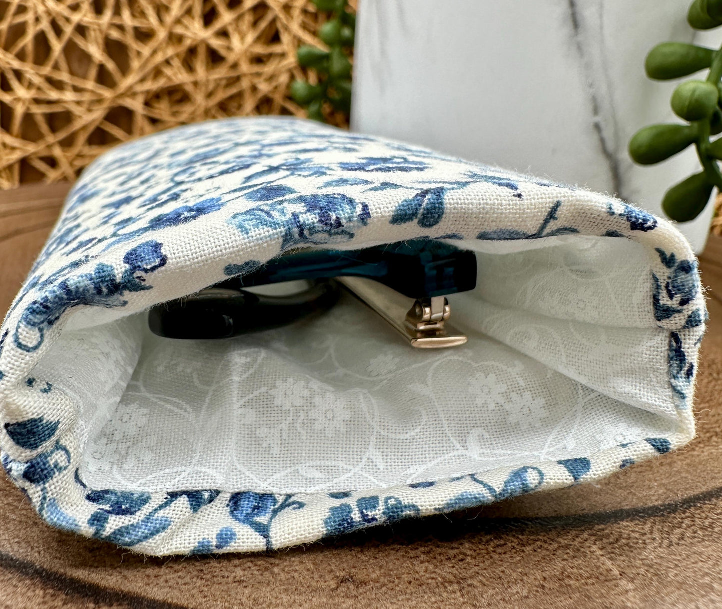 Kindle Basic 11th Generation Sleeve & Eyeglass Case Set – Timeless White and Blue, Floral Vintage Handmade Charm, foam padded protection