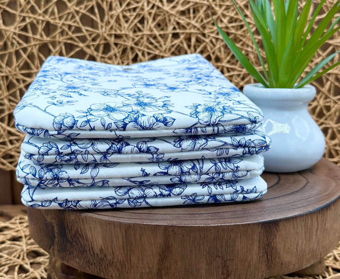 Kindle Basic 11th Generation Sleeve, Navy Blue Floral Coquette, Feminine Foam Padded Protection