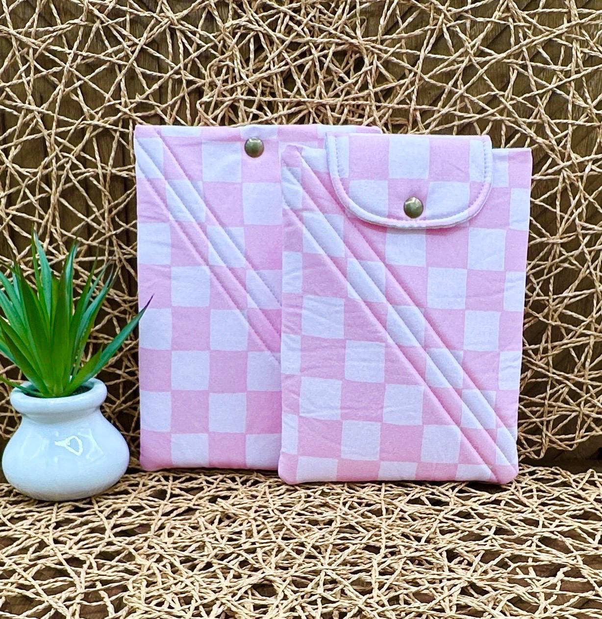 Personalized pink checkered kindle paperwhite sleeve