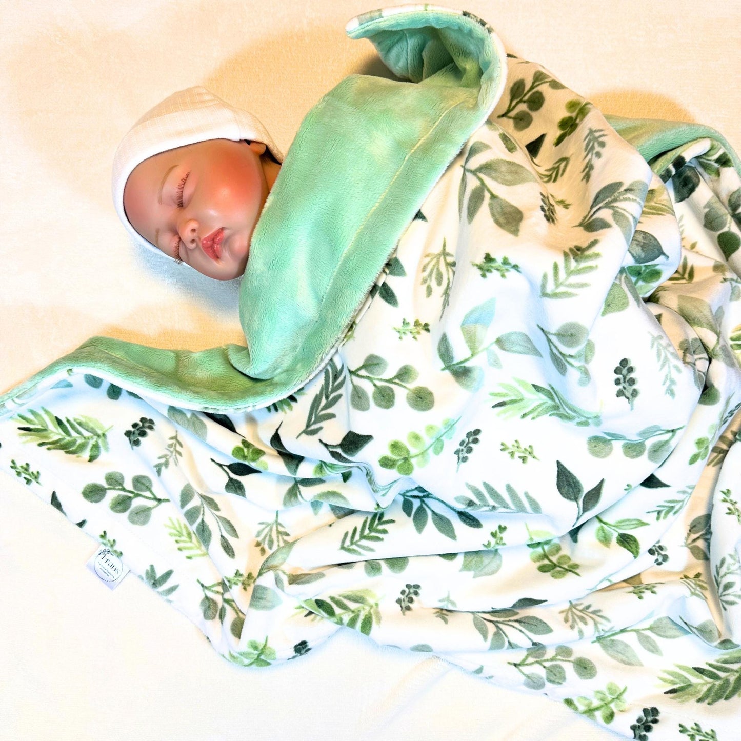 Dreamy Minky Baby Blanket in Green & White- Ideal for Infants - Cozy Nursery Essential, Gender-neutral minky baby blanket for newborns