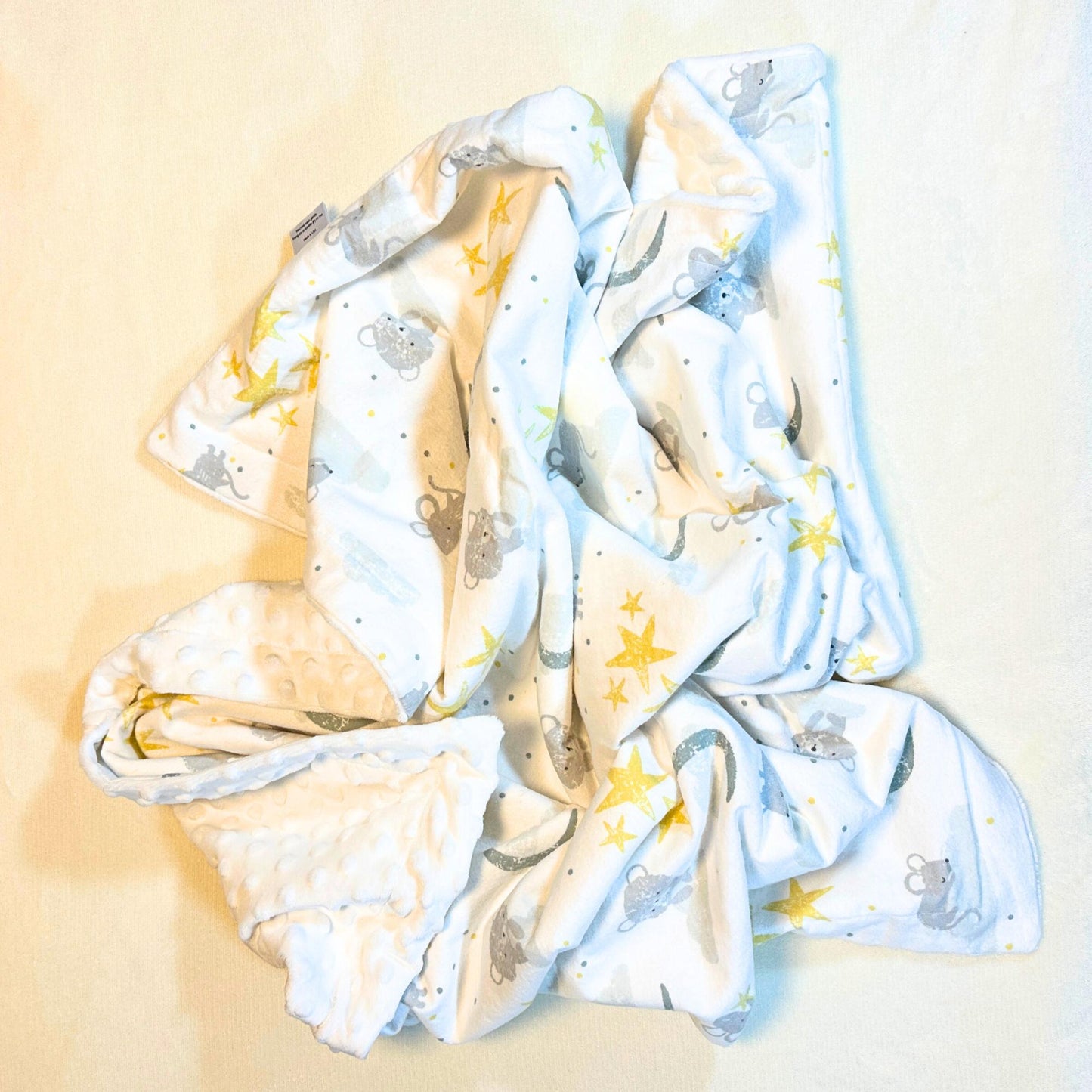 Whimsical Mice Dreams: Cozy Baby Blanket with Matching Bib & Burp Cloth