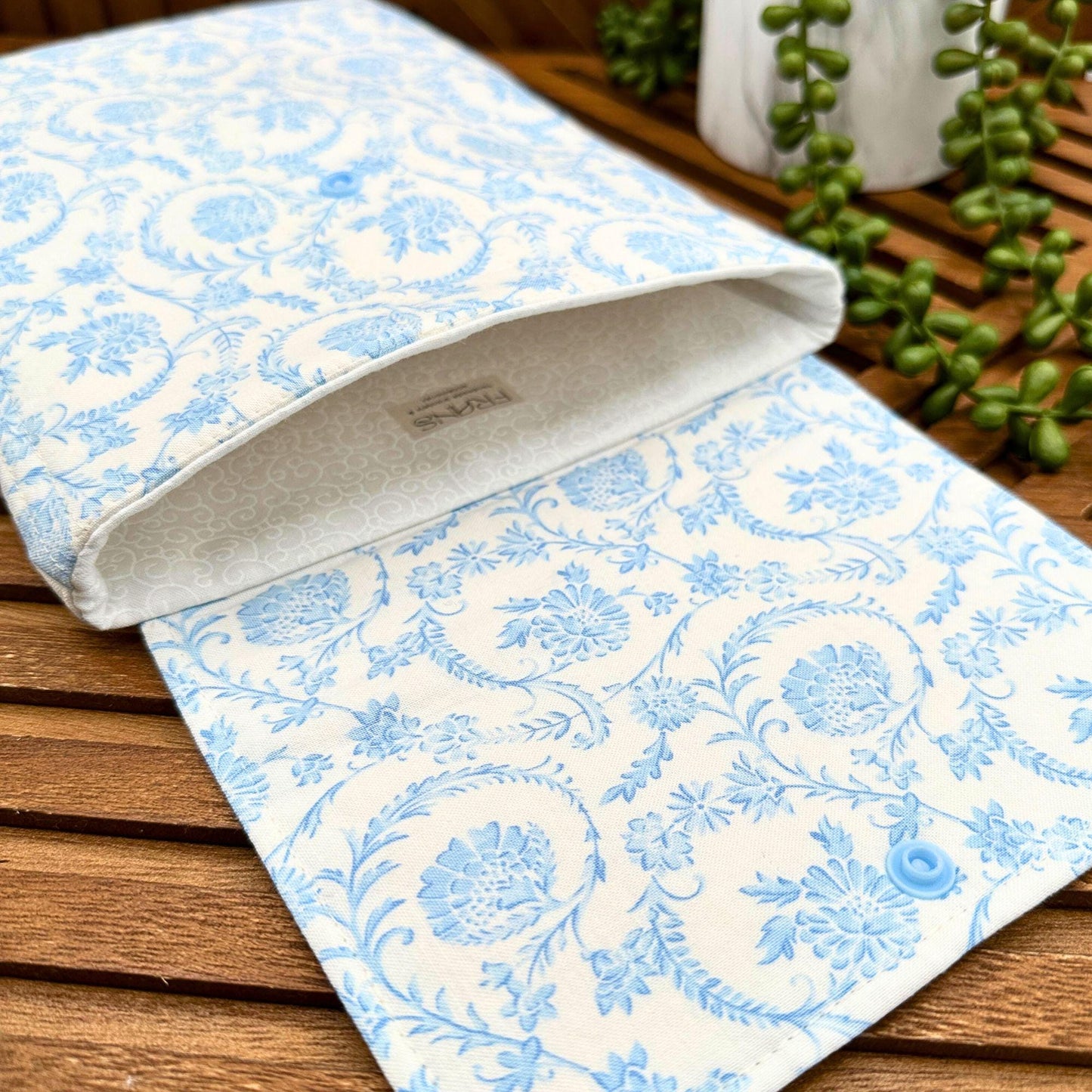 IPAD Sleeve - Vintage Blue Print IPad Sleeve - Stylish Tablet Case & Gift Idea
