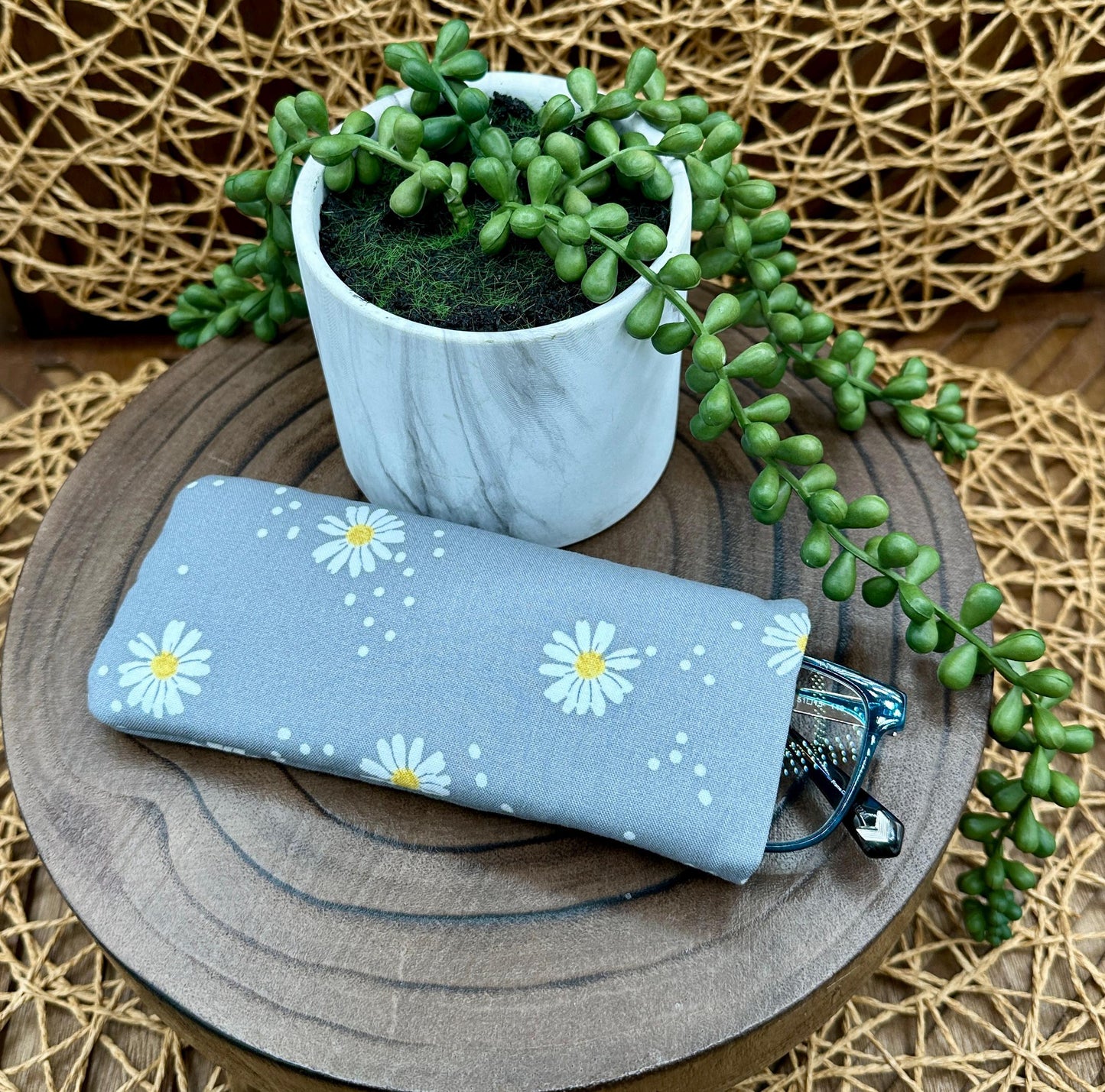 Kindle Basic 11th Generation Sleeve & Eyeglass Case Duo โ Gray Daisy Charm, foam padded protection
