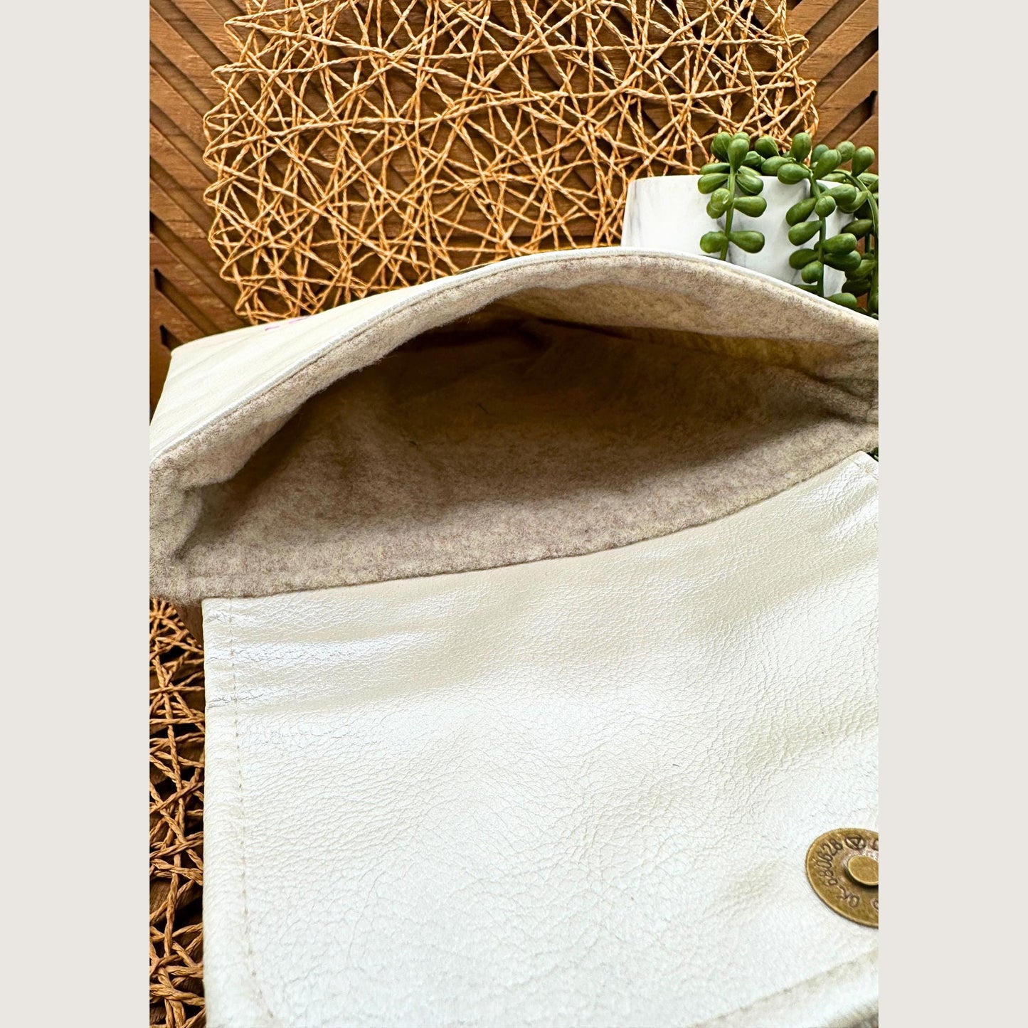 IPAD Sleeve - White Faux Leather IPad Sleeve - Stylish Tablet Case & Gift Idea