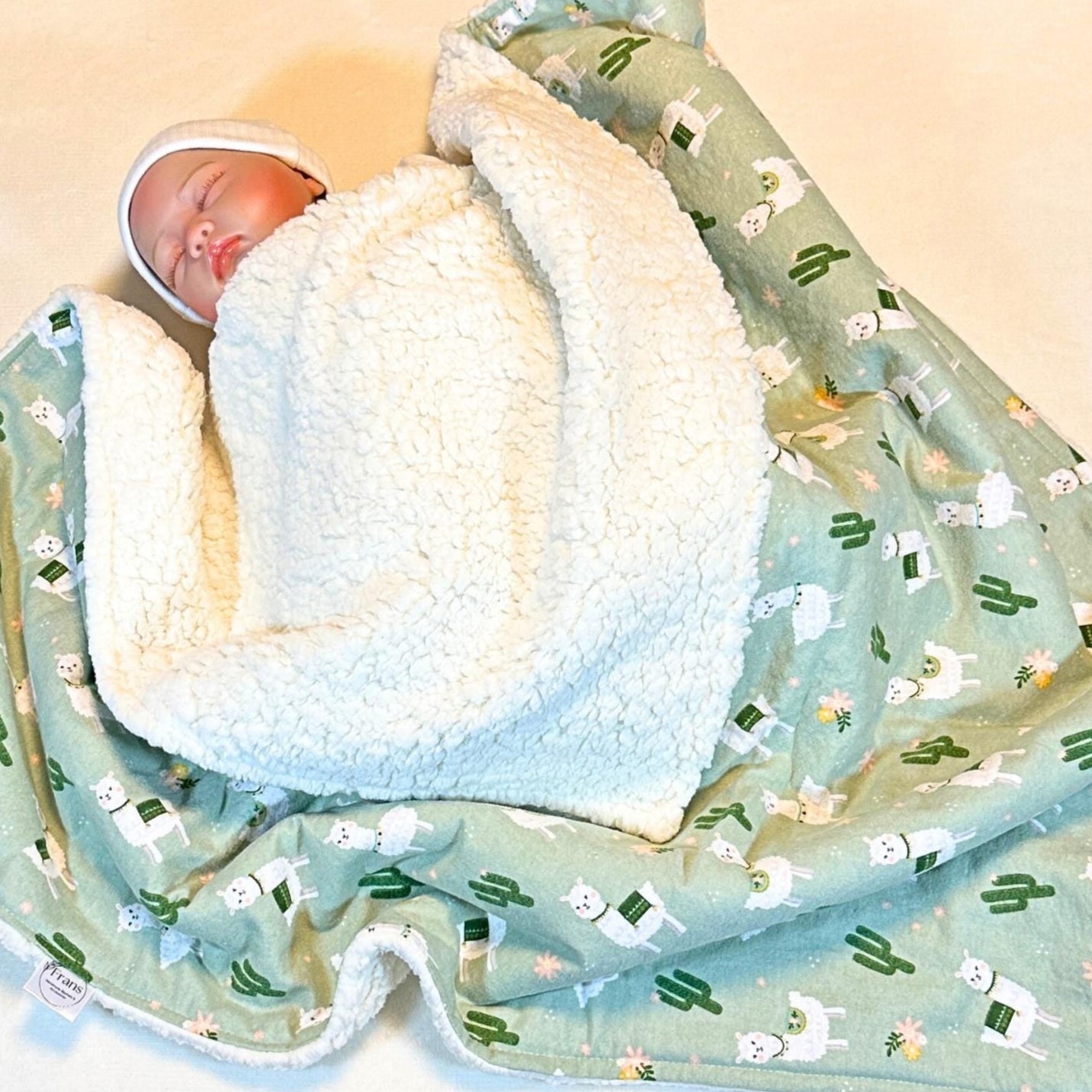 Cozy Llama Flannel and Sherpa Baby Blanket – Perfect Stroller Companion, Soft Sherpa Snuggle Blanket, Stroller Blanket, car seat blanket