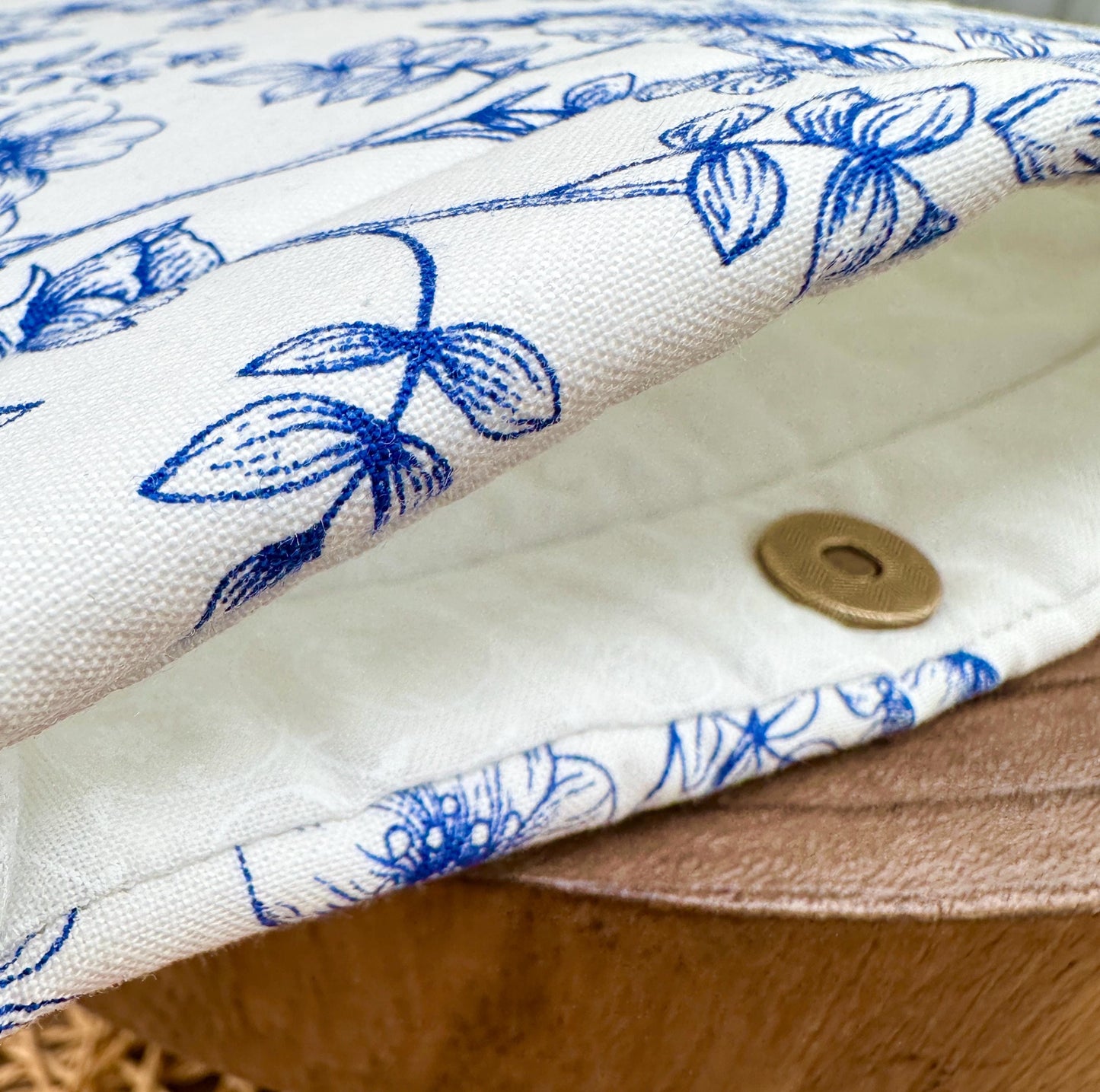 Kindle Basic 11th Generation Sleeve, Navy Blue Floral Coquette, Feminine Foam Padded Protection