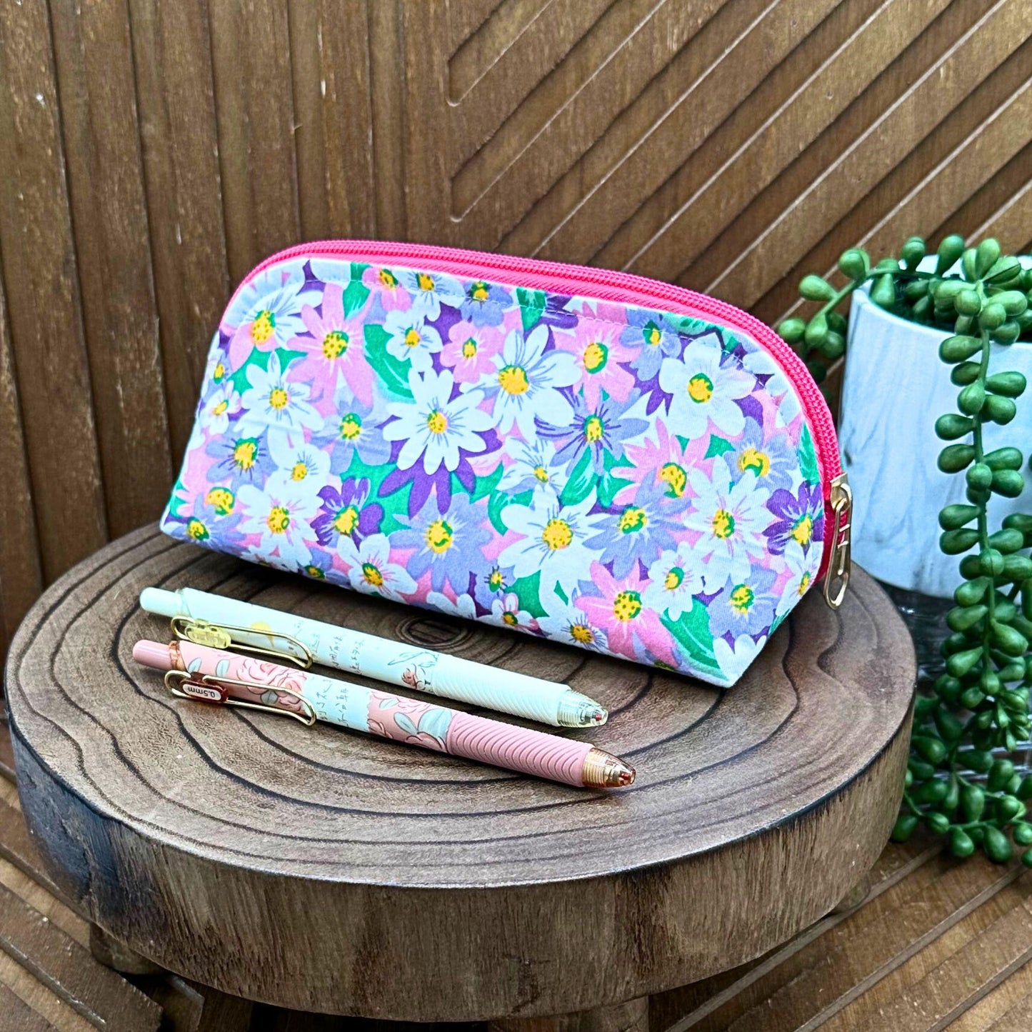 Floral Elegance Makeup Bag: Stylish Carry-All for Travel and Everyday Use