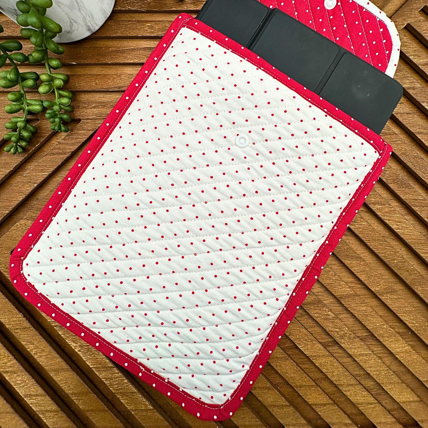 IPAD Sleeve -Chic Red Polka Dot iPad Pro Pouch – Stylishly Protect Your Tech, iPad Pro 11 Sleeve – Keep Your Device Fashionably Safe