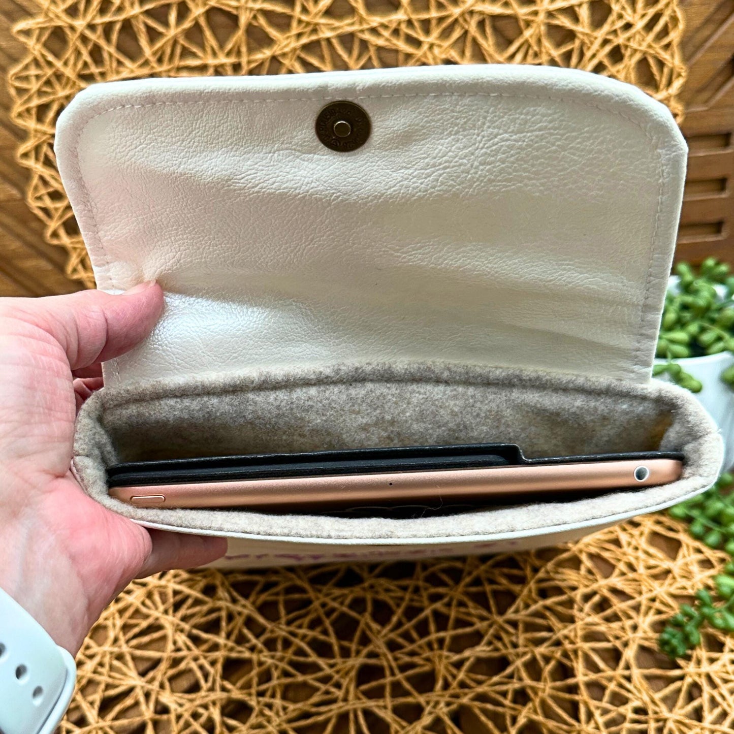 IPAD Sleeve - White Faux Leather IPad Sleeve - Stylish Tablet Case & Gift Idea