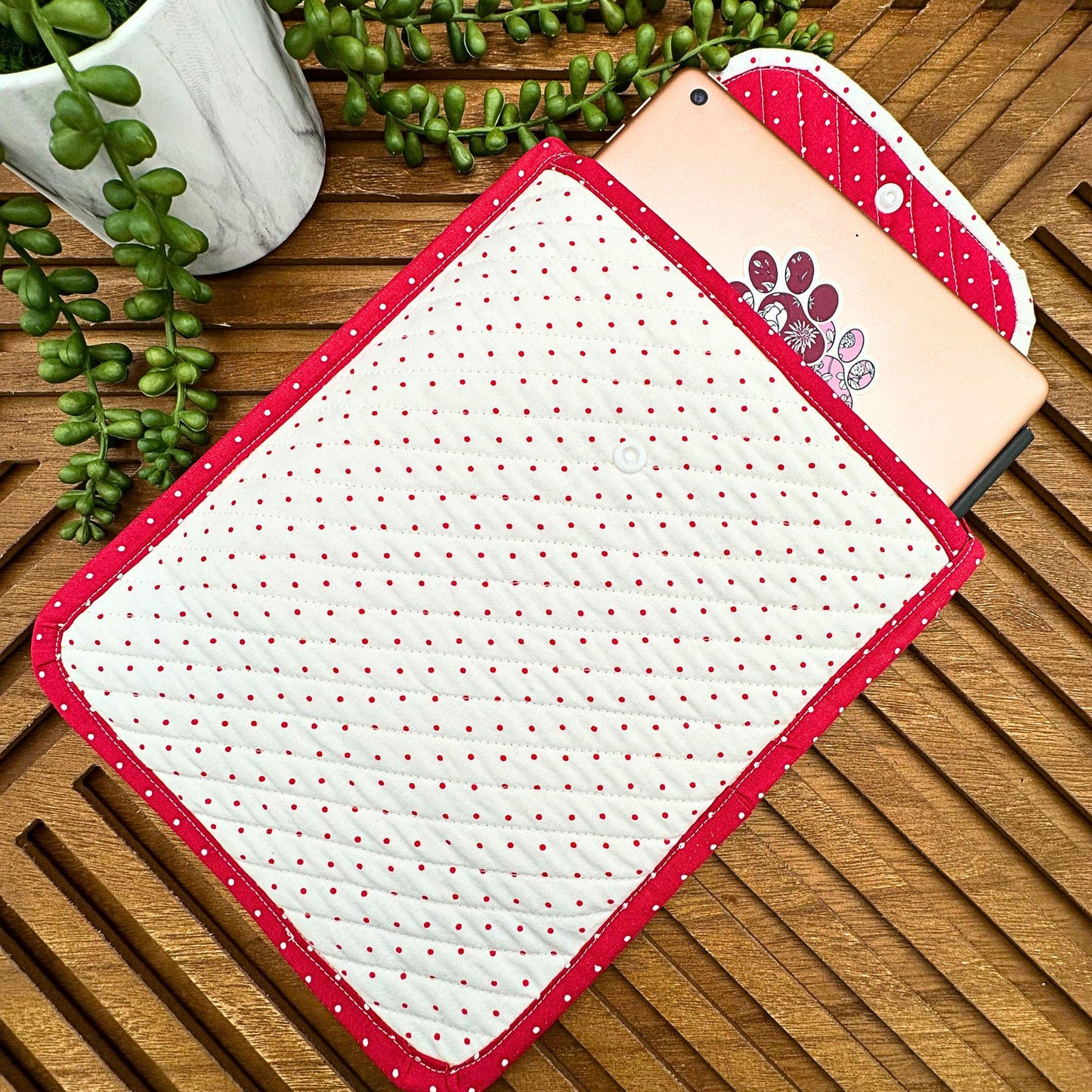 IPAD Sleeve -Chic Red Polka Dot iPad Pro Pouch – Stylishly Protect Your Tech, iPad Pro 11 Sleeve – Keep Your Device Fashionably Safe