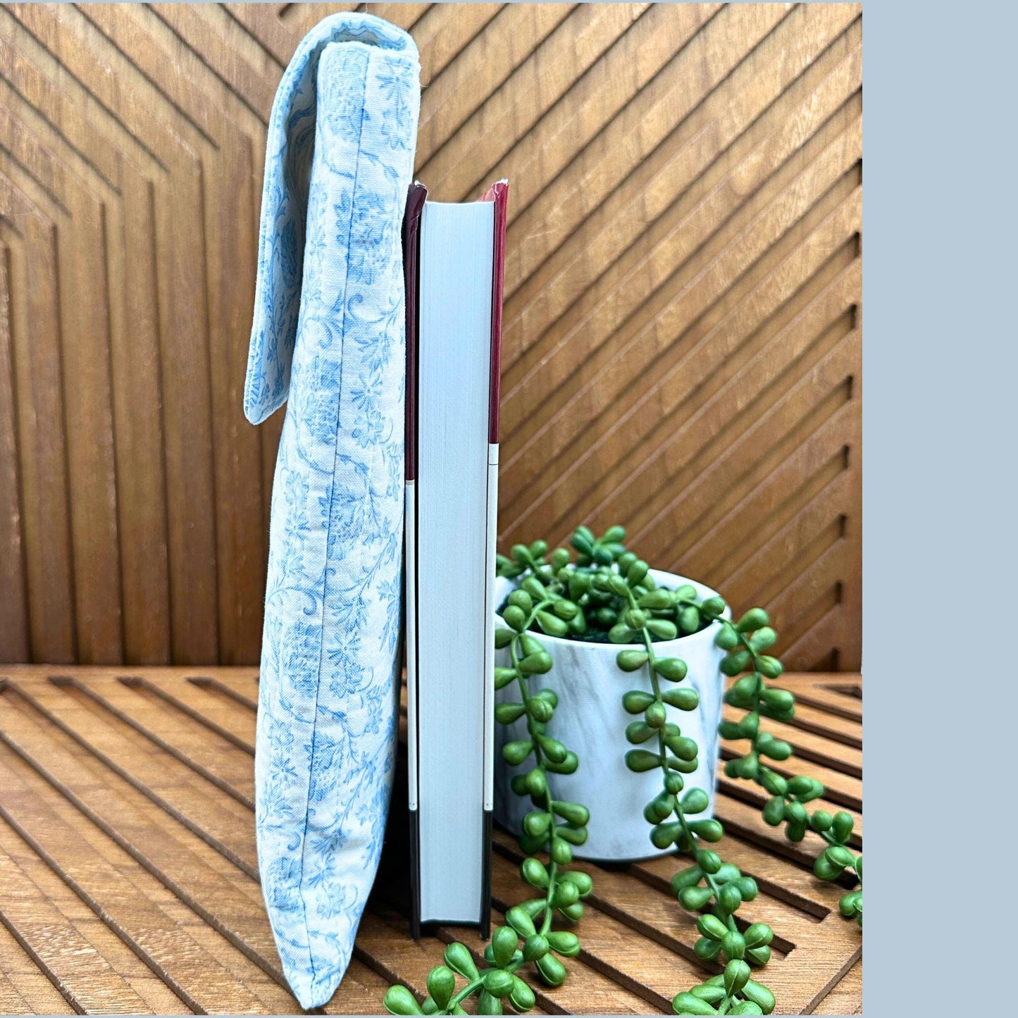 IPAD Sleeve - Vintage Blue Print IPad Sleeve - Stylish Tablet Case & Gift Idea