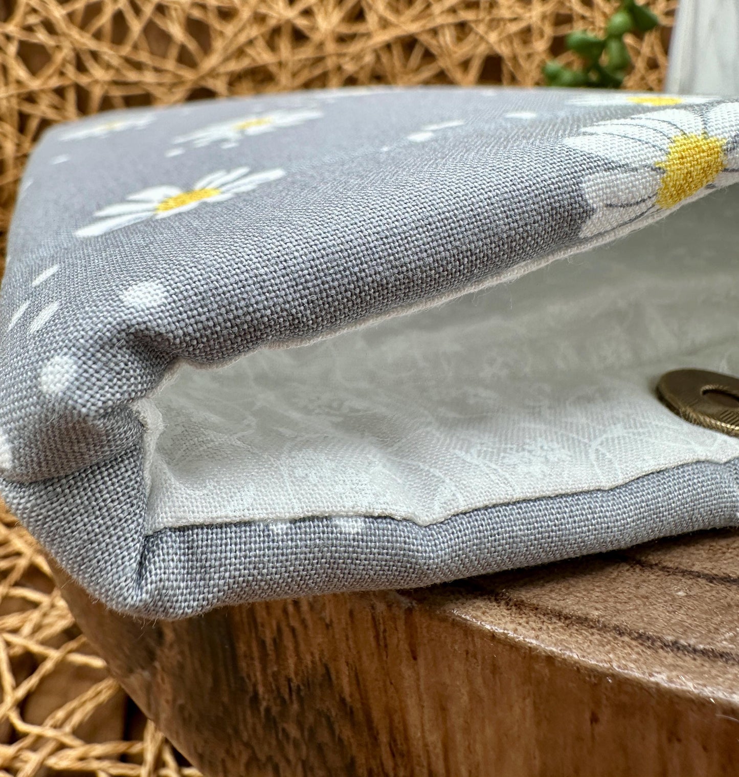 Kindle Basic 11th Generation Sleeve & Eyeglass Case Duo โ Gray Daisy Charm, foam padded protection