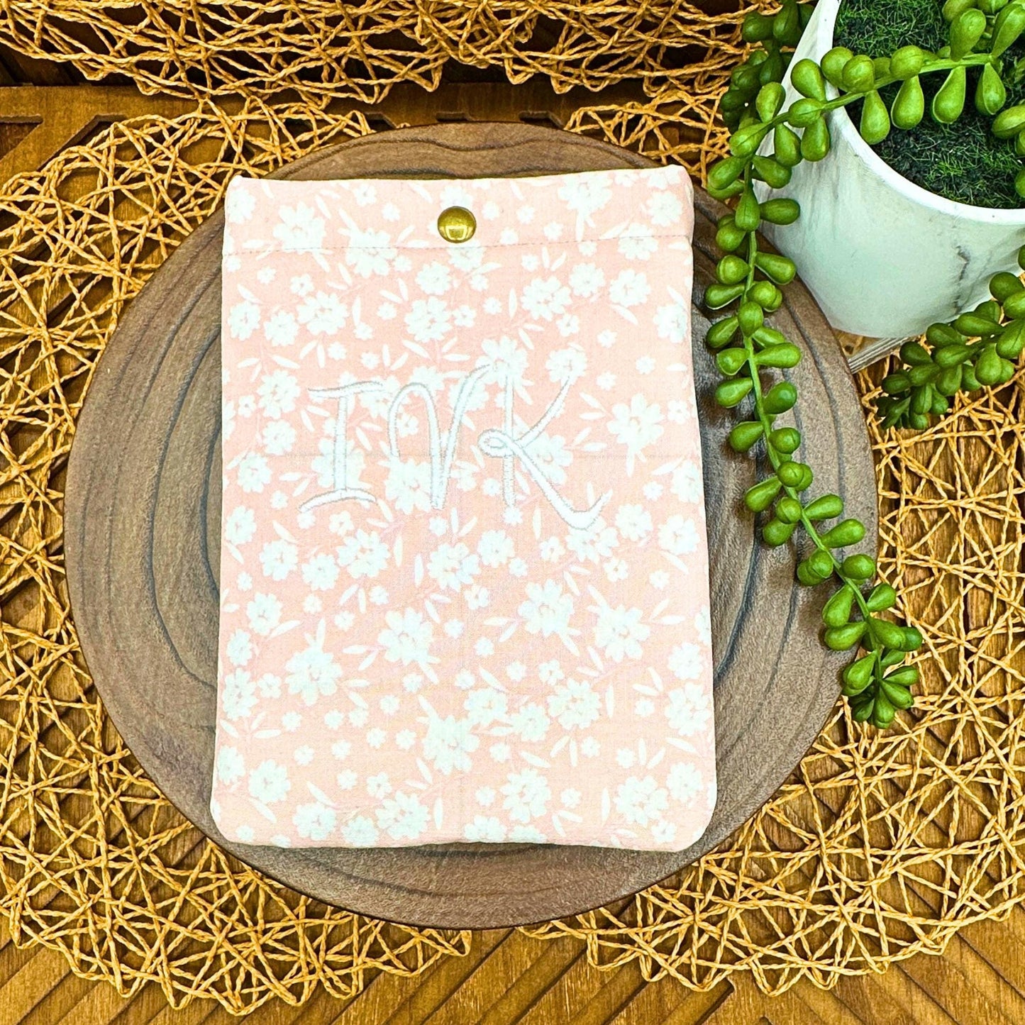Personalized Kindle Paperwhite Sleeve –Soft Pink Floral Foam Padded Protective kindle case, Feminine E-Reader Pouch