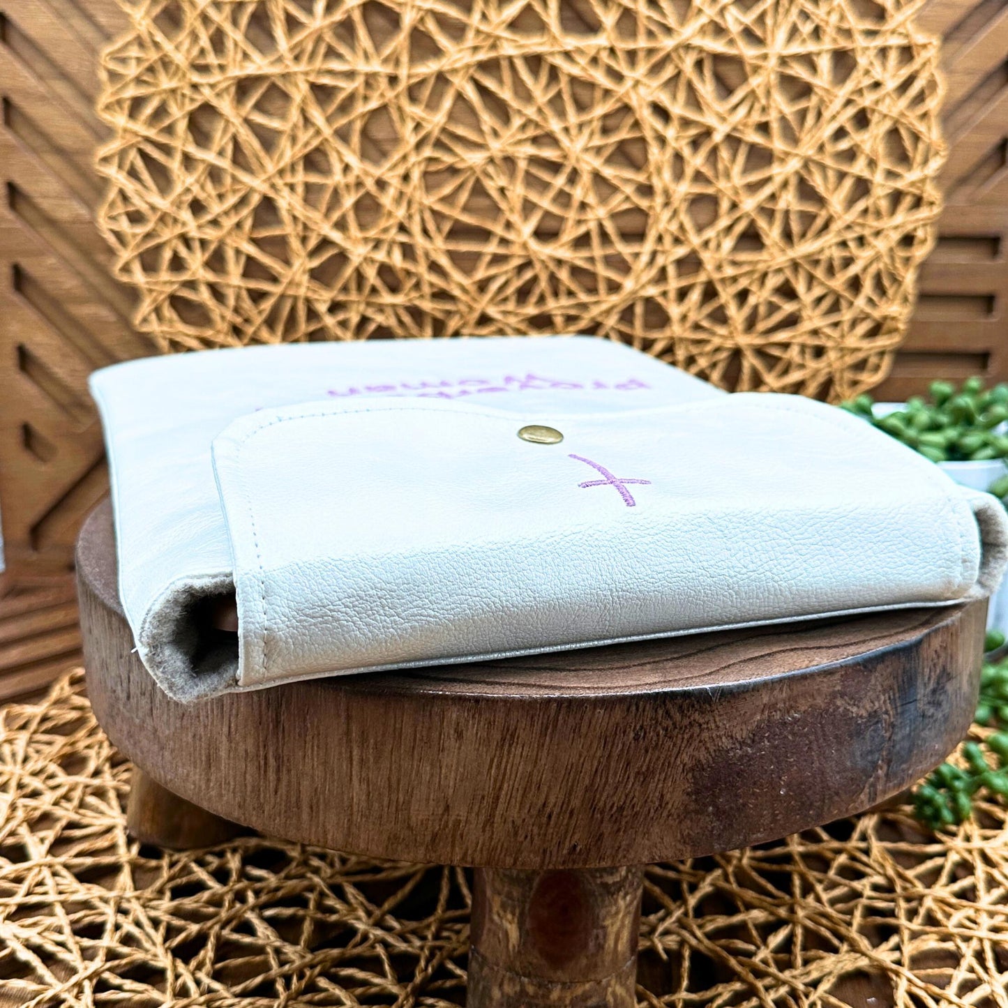 IPAD Sleeve - White Faux Leather IPad Sleeve - Stylish Tablet Case & Gift Idea