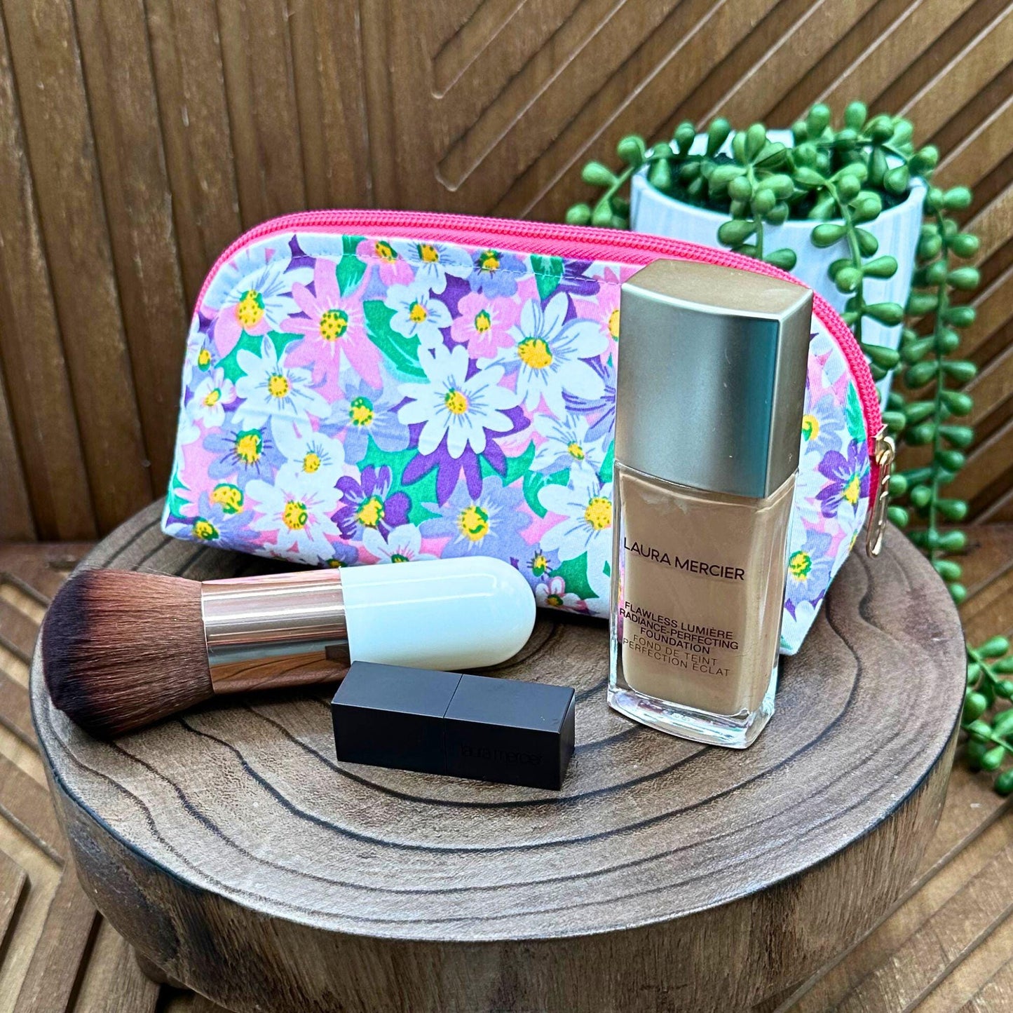 Floral Elegance Makeup Bag: Stylish Carry-All for Travel and Everyday Use