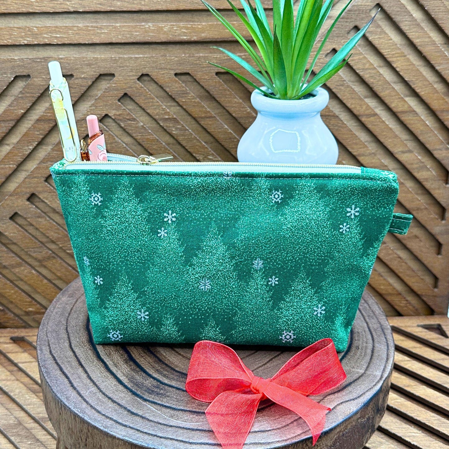 Essential Holiday Pouches for Beauty and Tech Lovers – Perfect Present! makeup bag