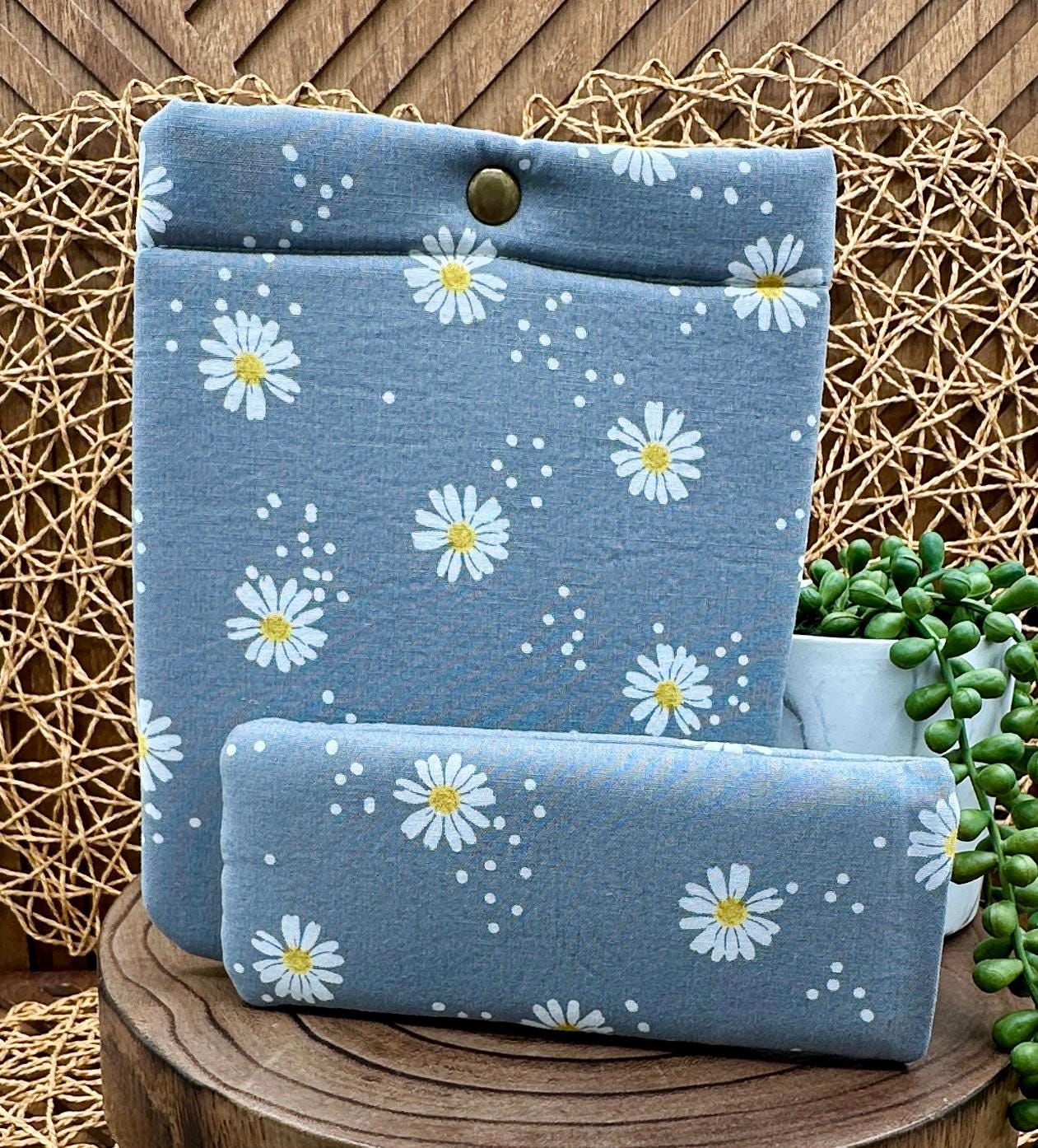 gray with white daisies kindle paperwhite sleeve and eyeglass case set