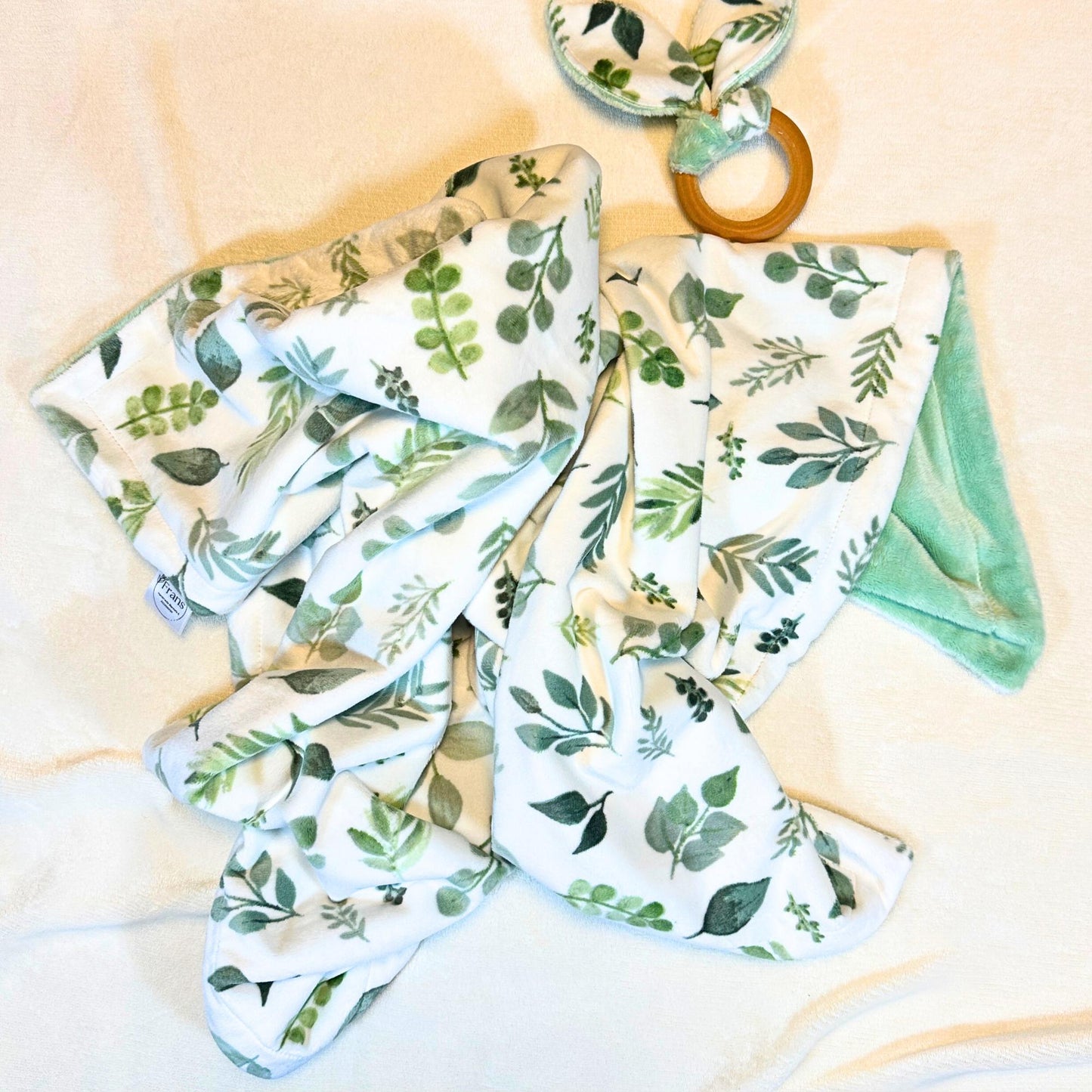 Dreamy Minky Baby Blanket in Green & White- Ideal for Infants - Cozy Nursery Essential, Gender-neutral minky baby blanket for newborns