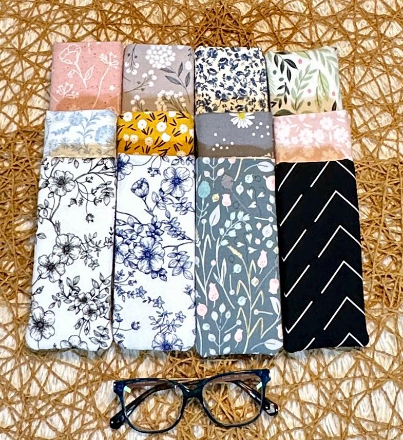 Kindle Basic 11th Generation Sleeve & Eyeglass Case Set โ White Fabric with Black Floral Print, Elegant and Timeless, foam padded protection