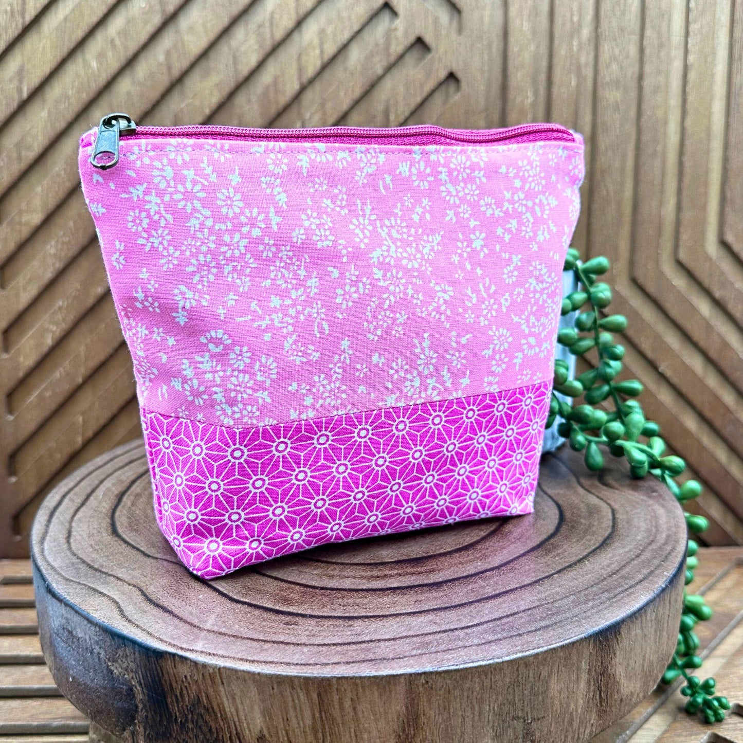 Chic Boho Pink Scrappy Makeup Bag - Perfect for Accessories and Cosmetics
