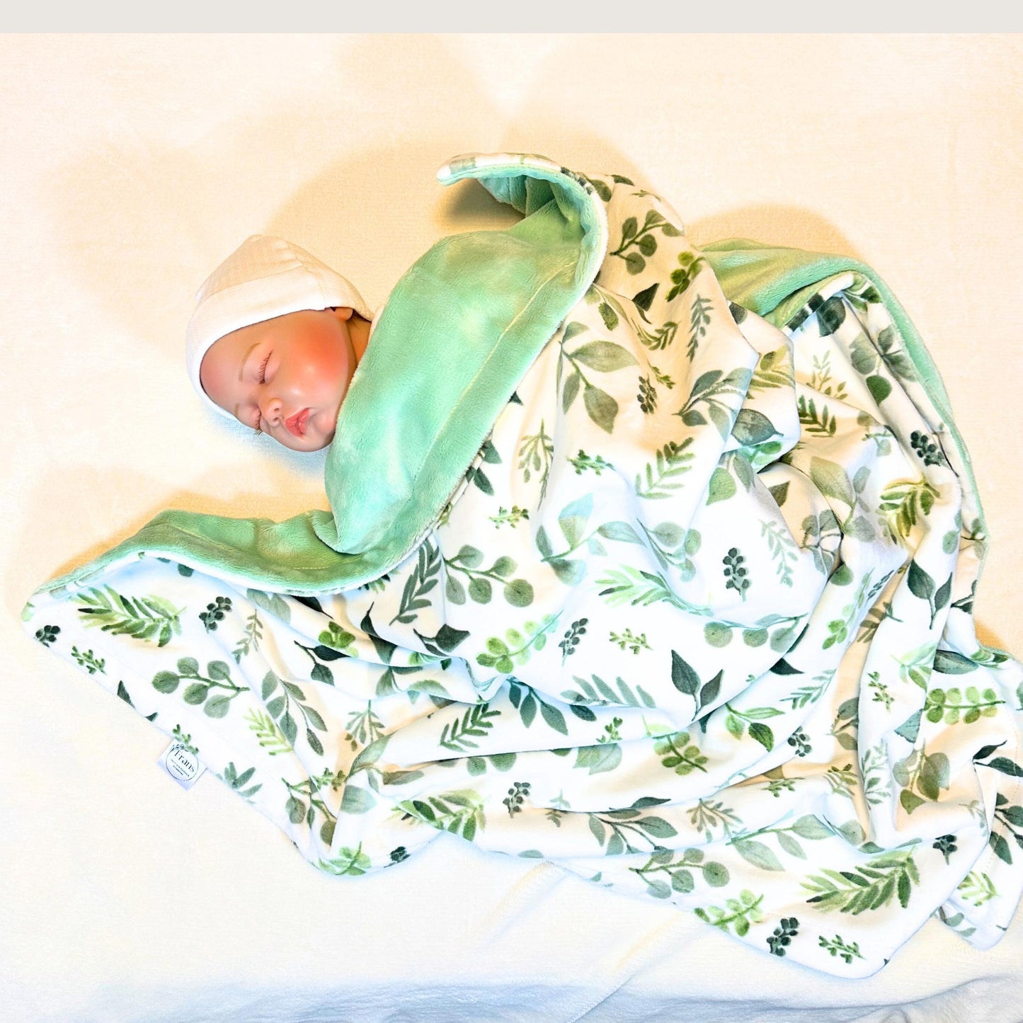 Dreamy Minky Baby Blanket in Green & White- Ideal for Infants - Cozy Nursery Essential, Gender-neutral minky baby blanket for newborns