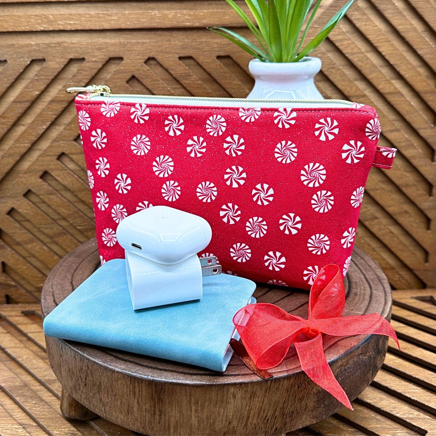 Essential Holiday Pouches for Beauty and Tech Lovers – Perfect Present! makeup bag