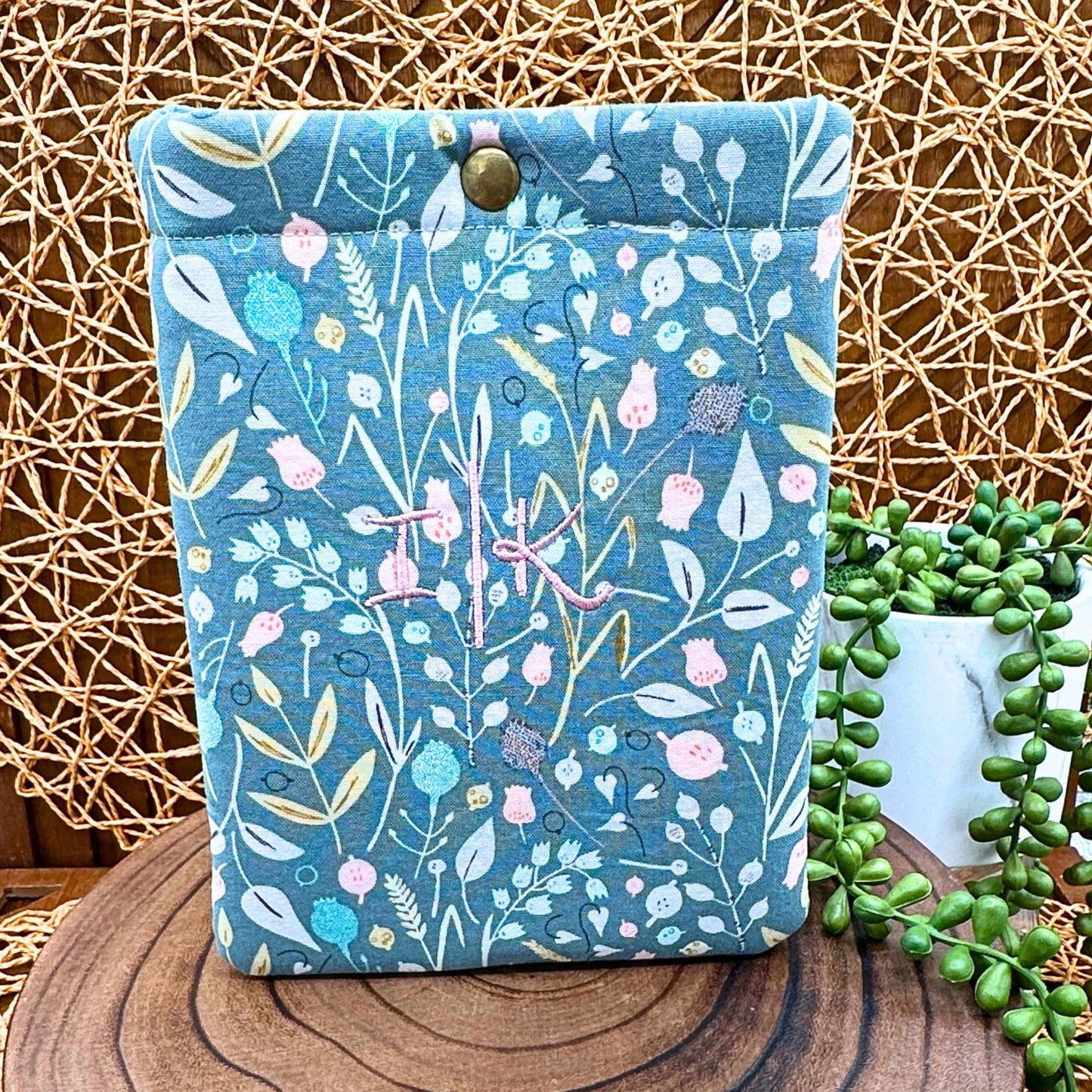 Personalized Kindle Paperwhite Sleeve –Soft Sage Floral Foam Padded kindle case, Feminine E-Reader Pouch, Style & Safety
