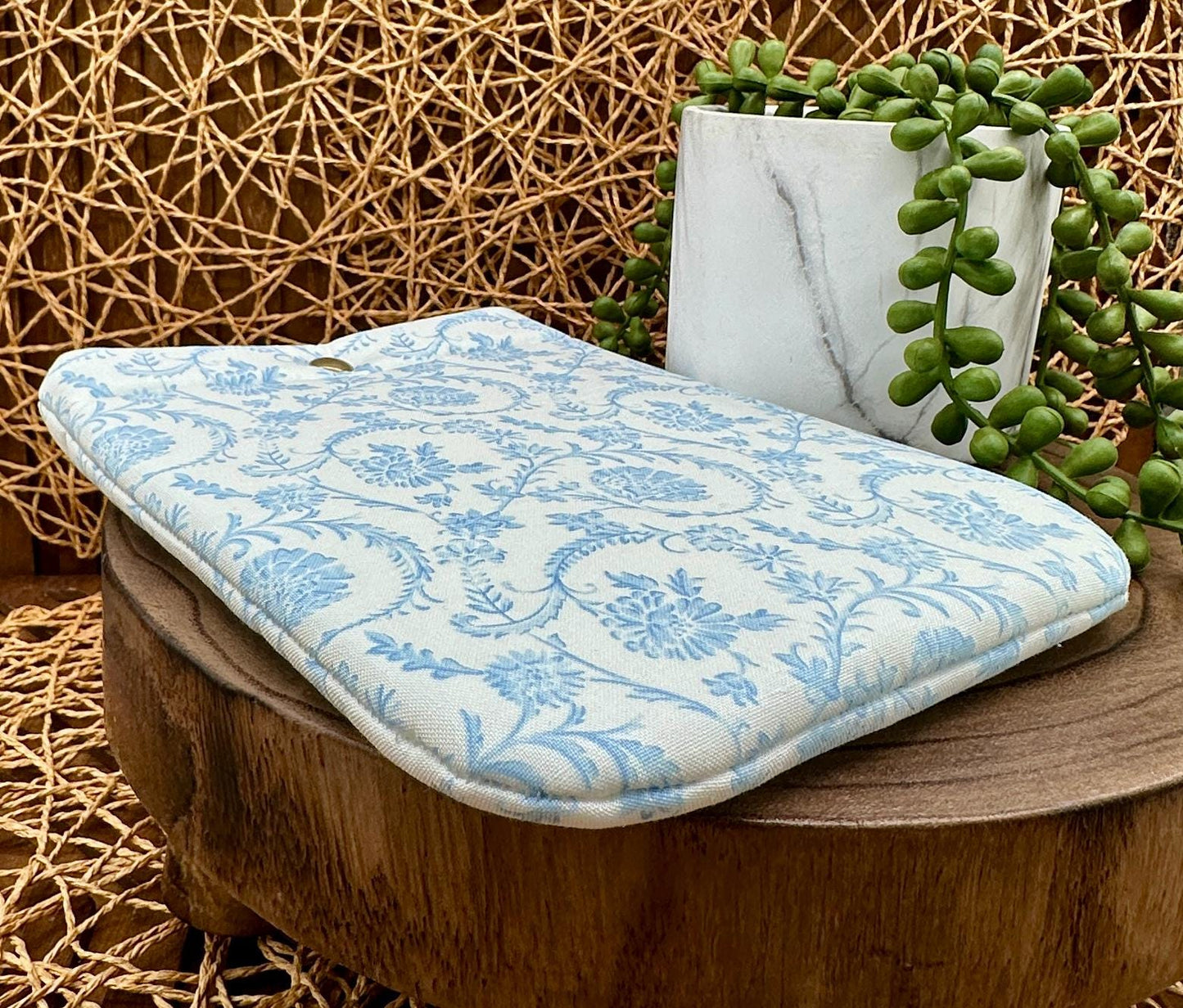 Kindle Basic 11th Generation Sleeve & Eyeglass Case Set – Elegant Pastel Blue Antique Floral Design, Padded Foam Protection