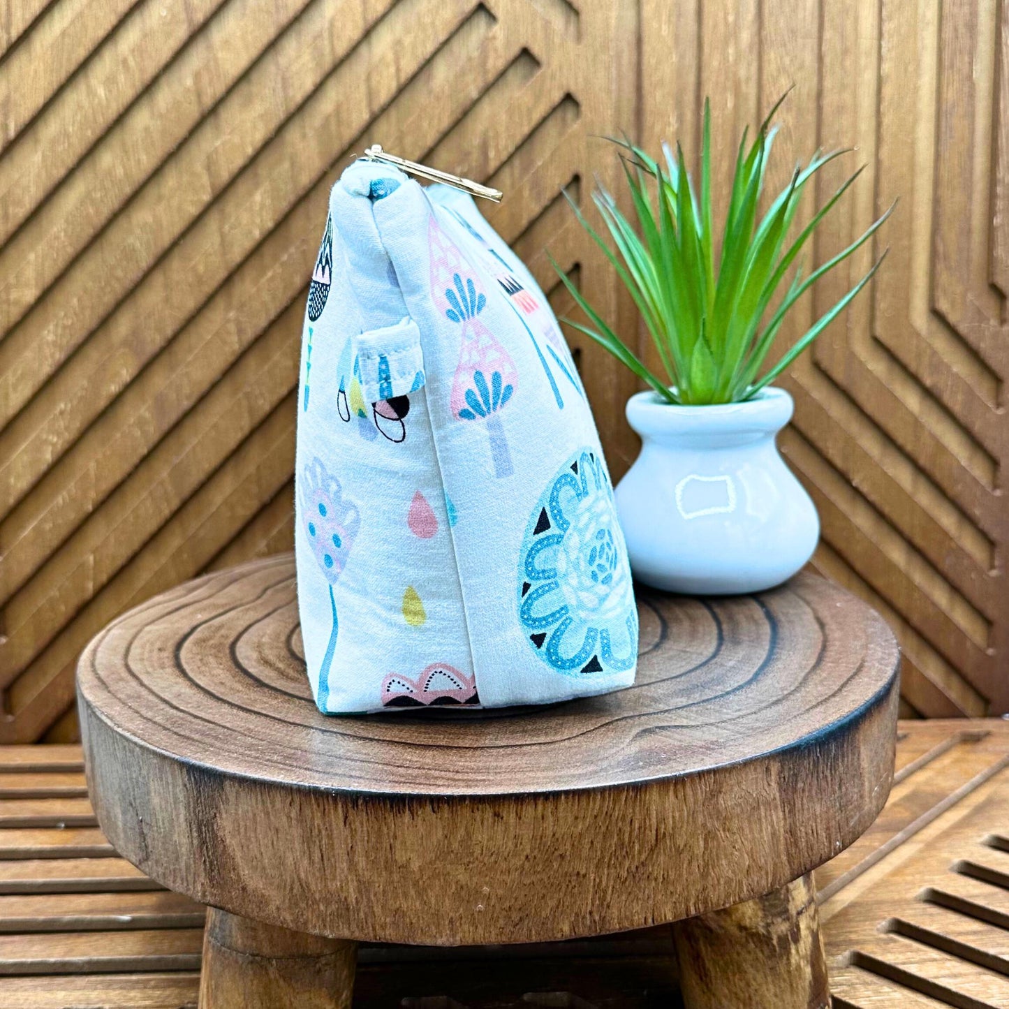 Boho Beauty Makeup Bag: Fun Floral Travel Pouch for Cosmetics and Everyday Items