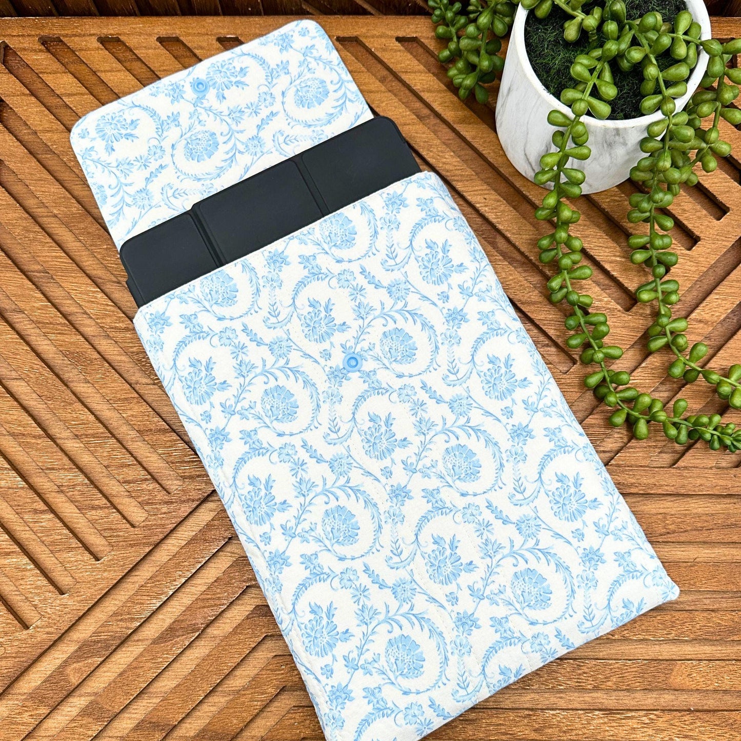 IPAD Sleeve - Vintage Blue Print IPad Sleeve - Stylish Tablet Case & Gift Idea