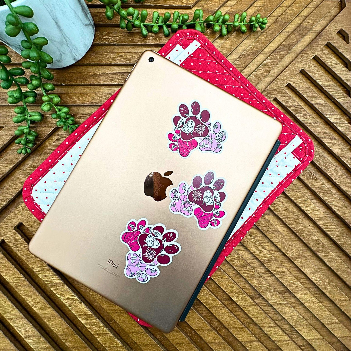 IPAD Sleeve -Chic Red Polka Dot iPad Pro Pouch – Stylishly Protect Your Tech, iPad Pro 11 Sleeve – Keep Your Device Fashionably Safe