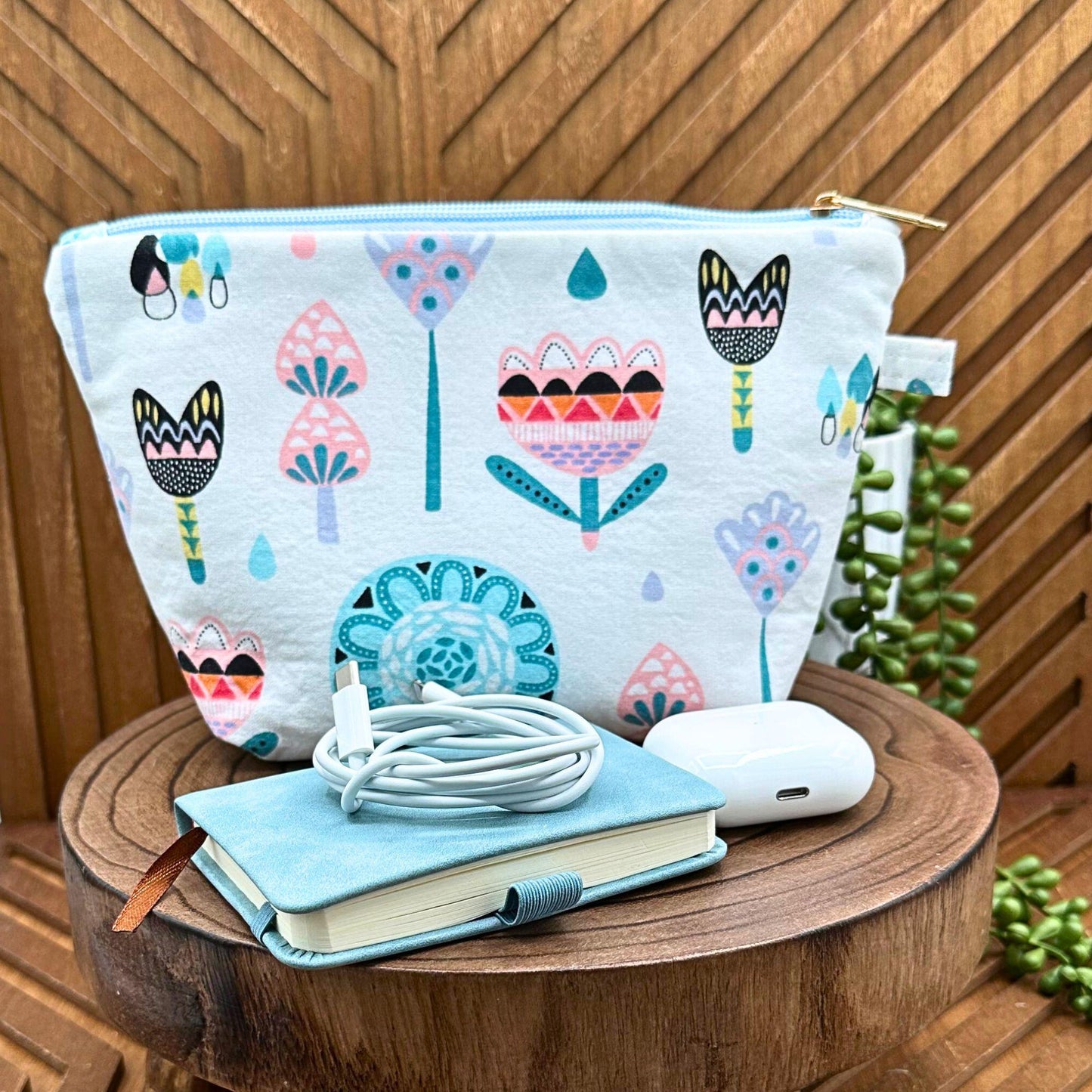 Boho Beauty Makeup Bag: Fun Floral Travel Pouch for Cosmetics and Everyday Items