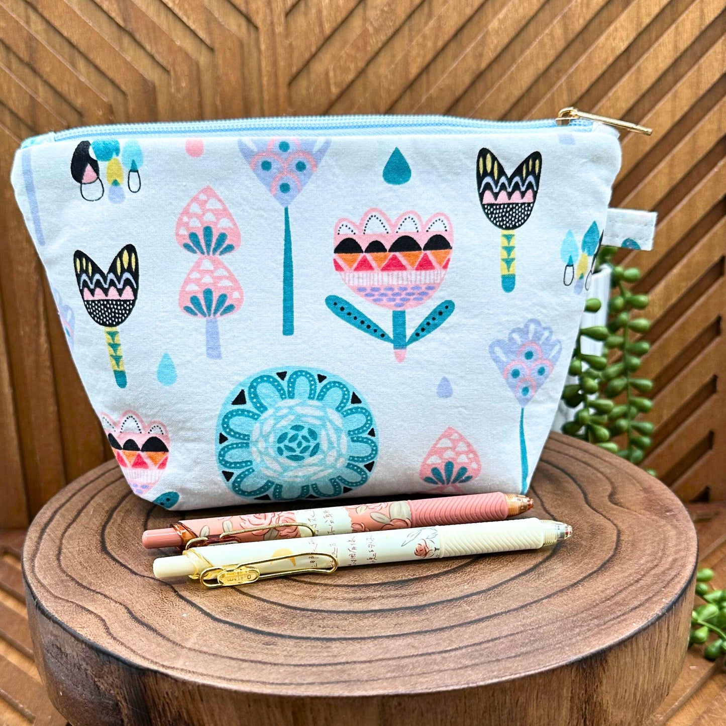 Boho Beauty Makeup Bag: Fun Floral Travel Pouch for Cosmetics and Everyday Items
