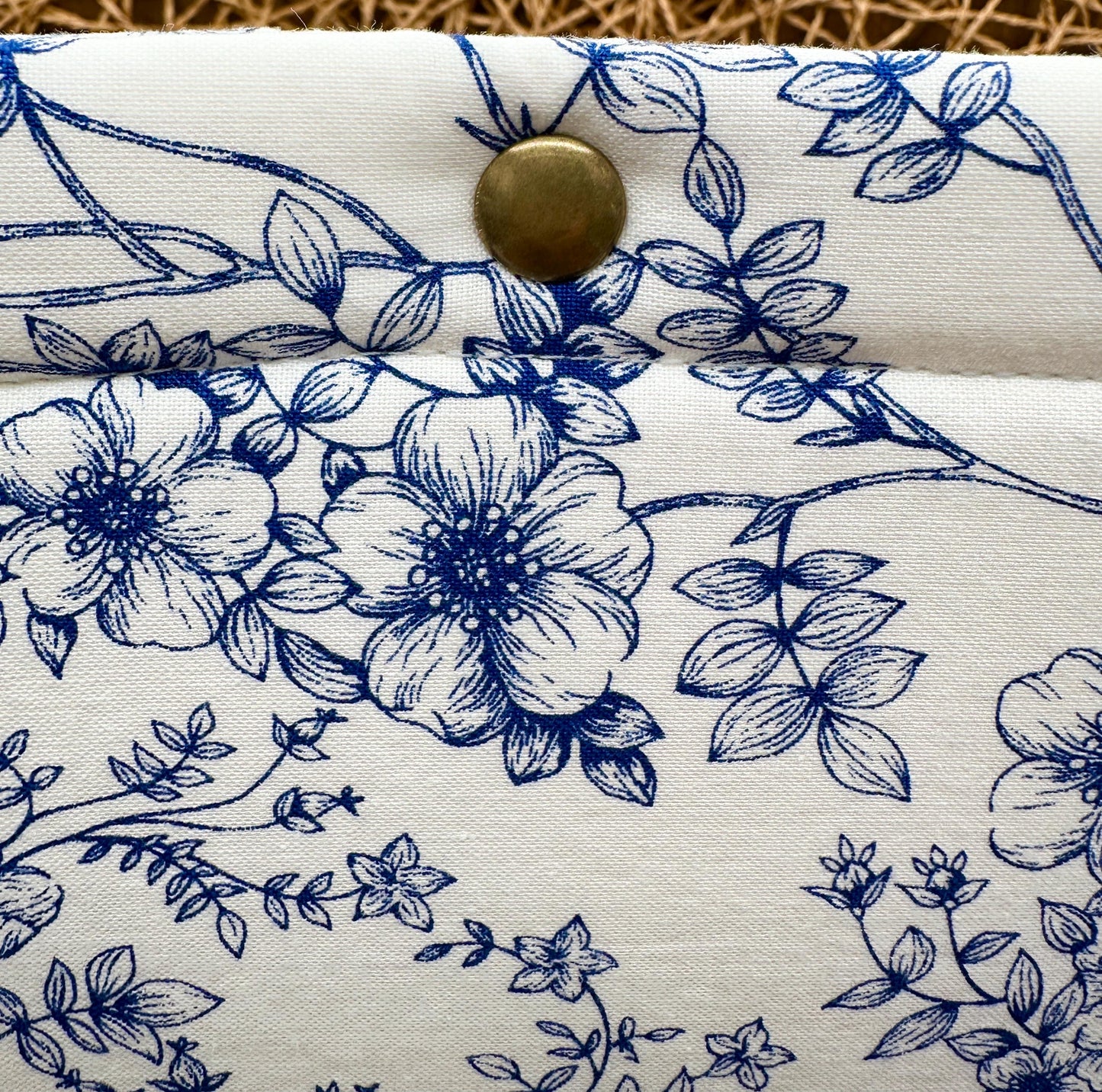 Kindle Basic 11th Generation Sleeve, Navy Blue Floral Coquette, Feminine Foam Padded Protection