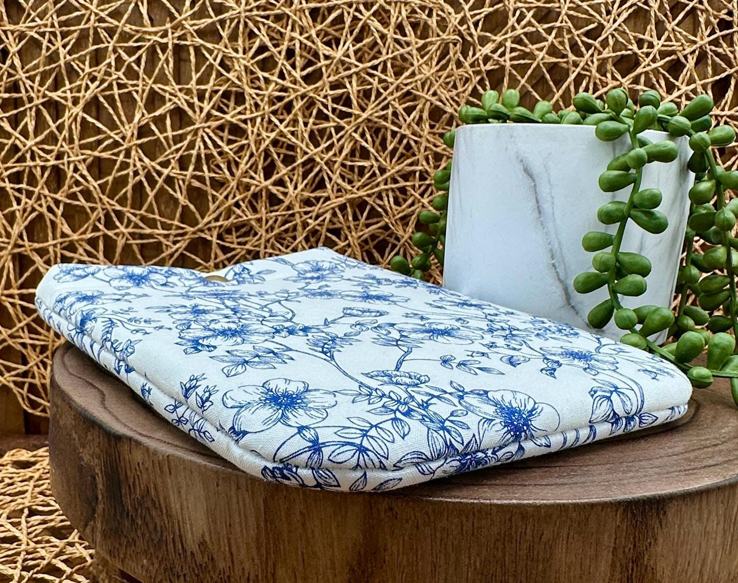 Kindle Basic 11th Generation Sleeve & Glasses Case Gift Set β Elegant Navy Blue Floral Design, foam padded protection