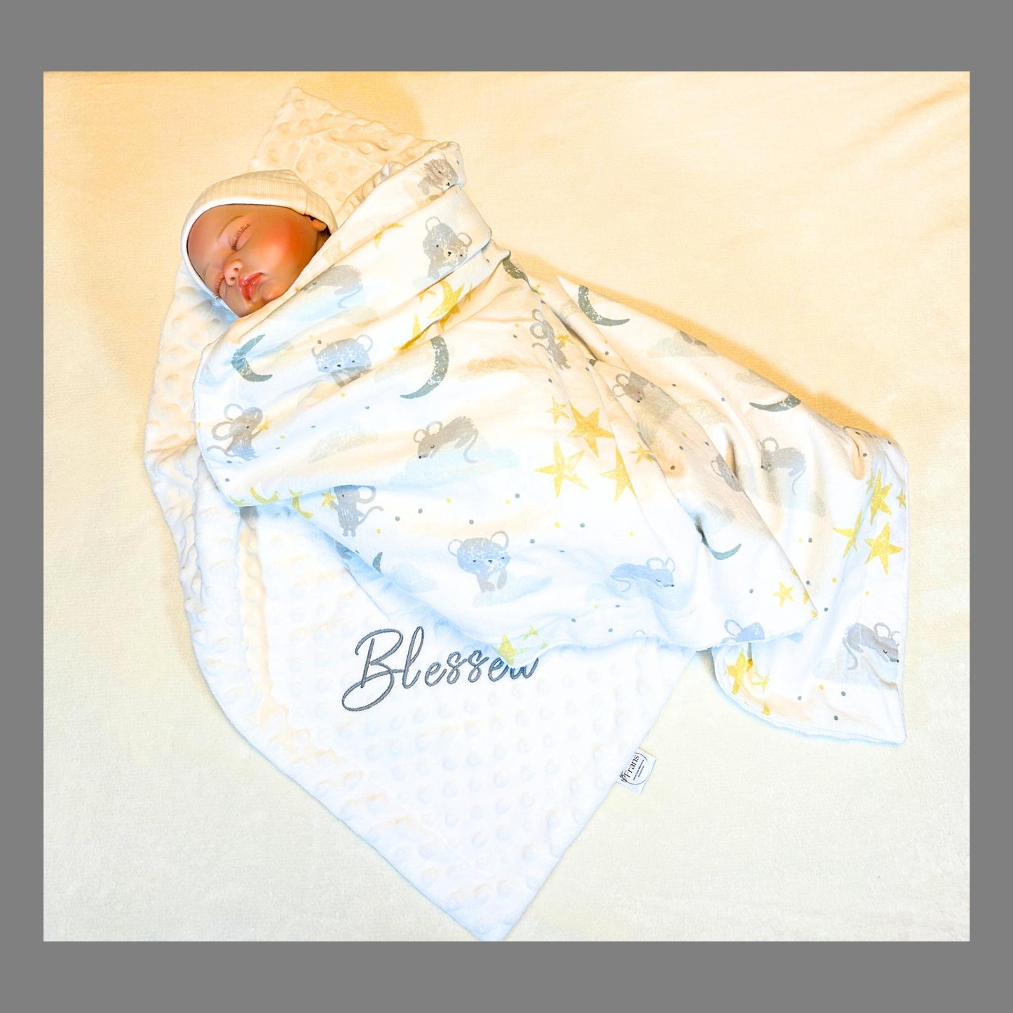 Whimsical Mice Dreams: Cozy Baby Blanket with Matching Bib & Burp Cloth