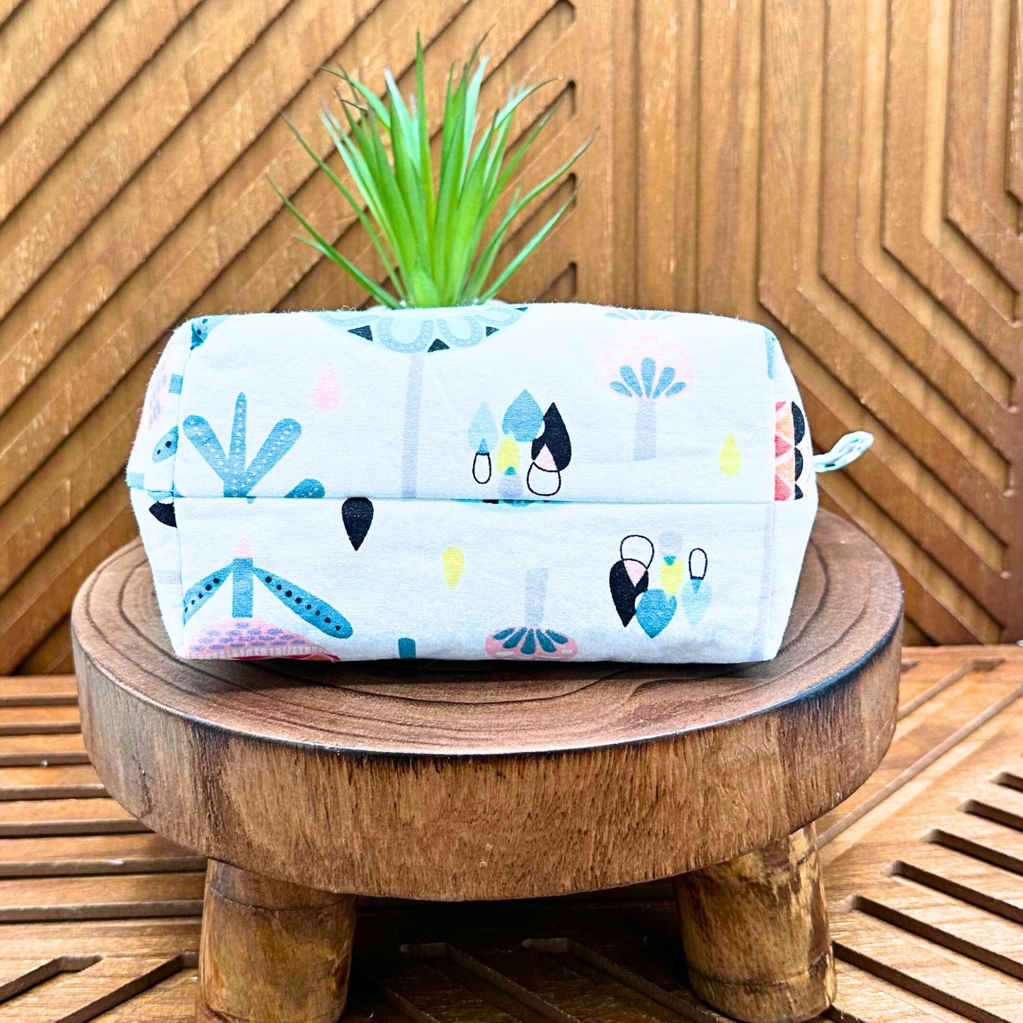 Boho Beauty Makeup Bag: Fun Floral Travel Pouch for Cosmetics and Everyday Items