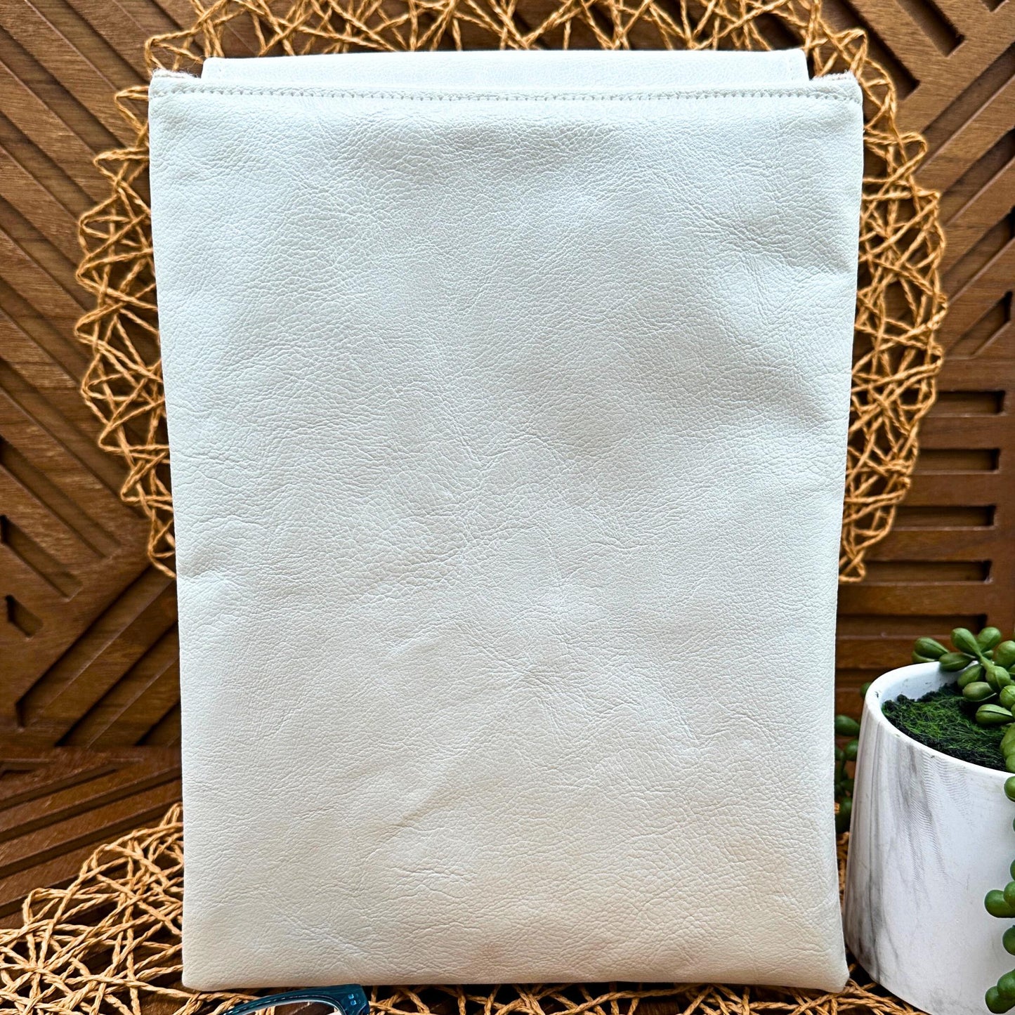 IPAD Sleeve - White Faux Leather IPad Sleeve - Stylish Tablet Case & Gift Idea