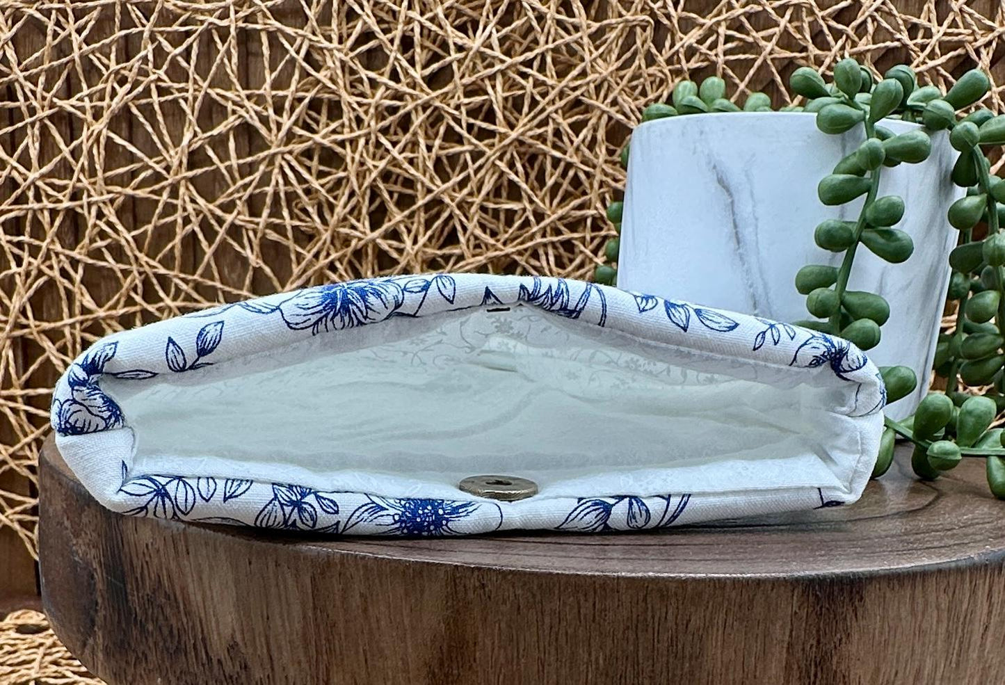 Kindle Basic 11th Generation Sleeve & Glasses Case Gift Set β Elegant Navy Blue Floral Design, foam padded protection