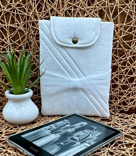 feminine white kindle paperwhite sleeve